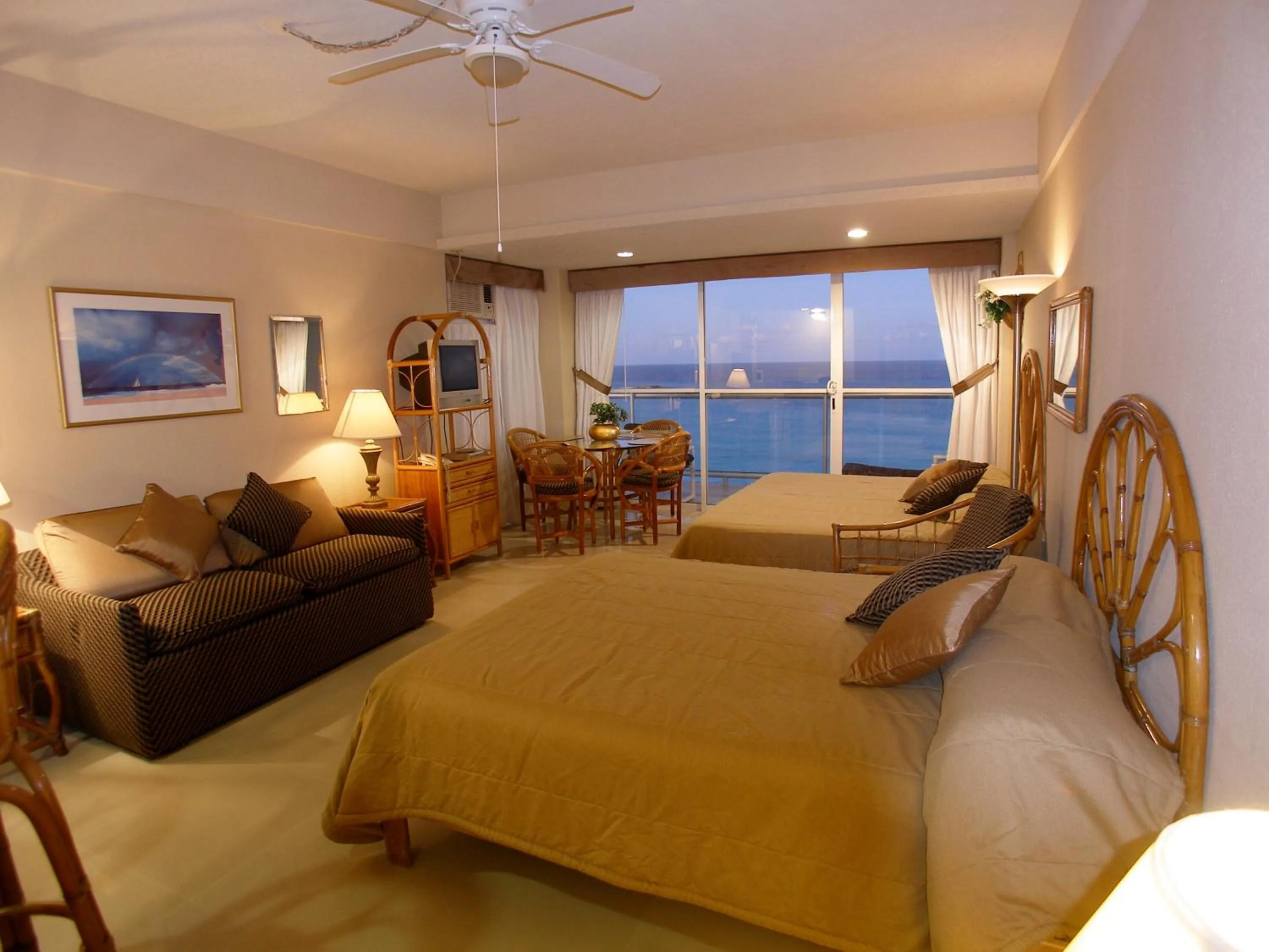 Photo of the whole room, Bed in Salvia Cancun Aparts