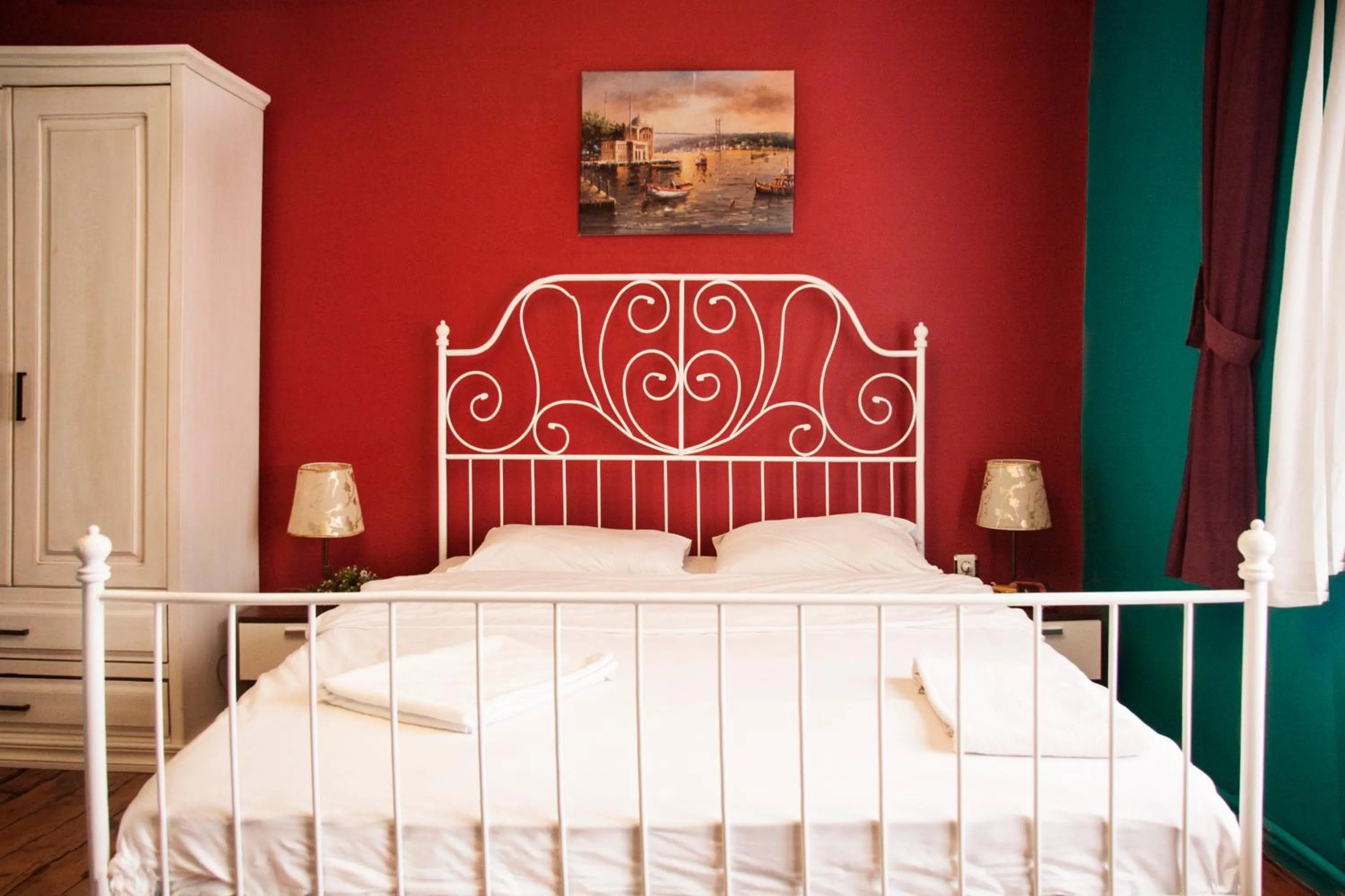 Bed in Cheers Midtown Hostel