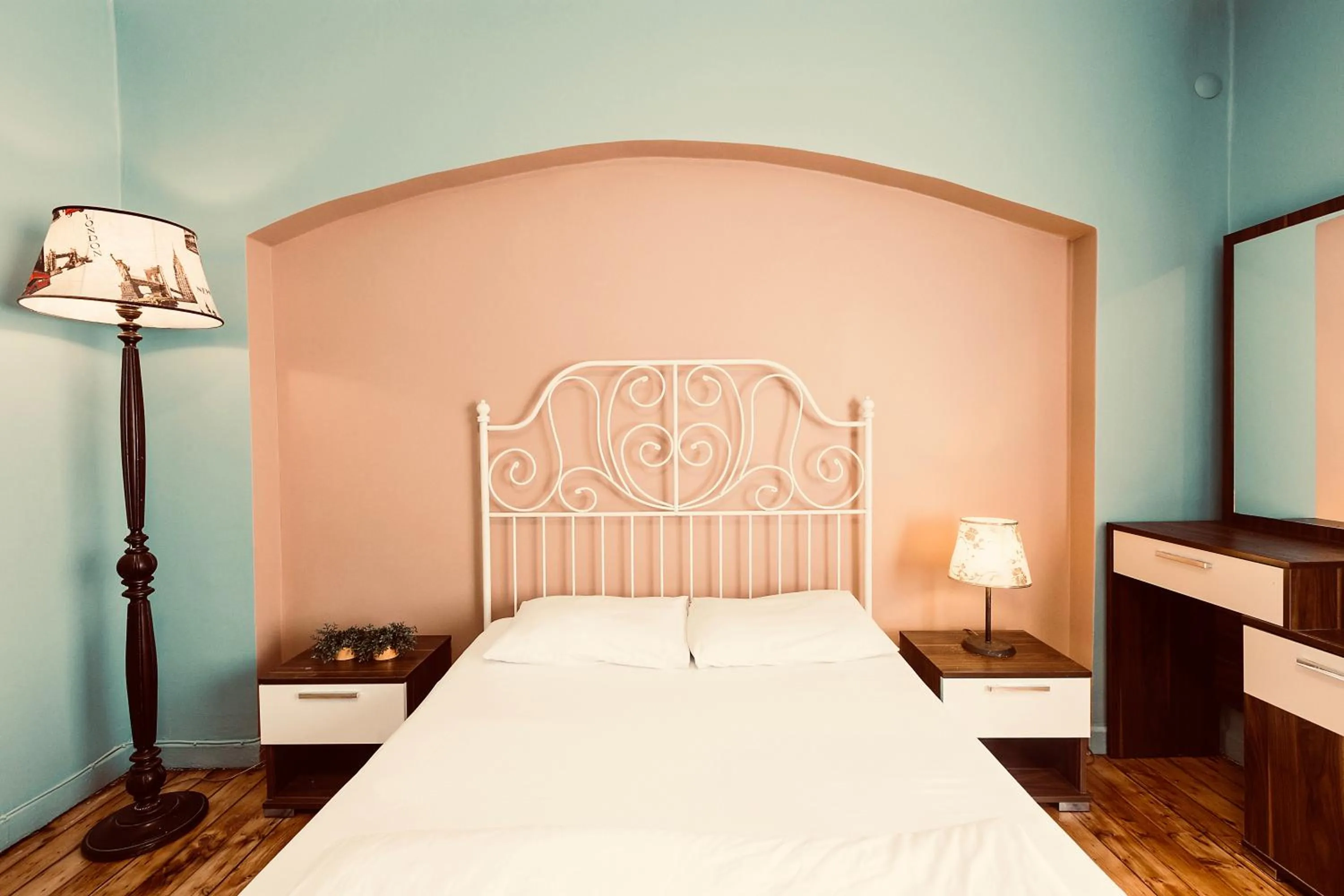 Bed in Cheers Midtown Hostel