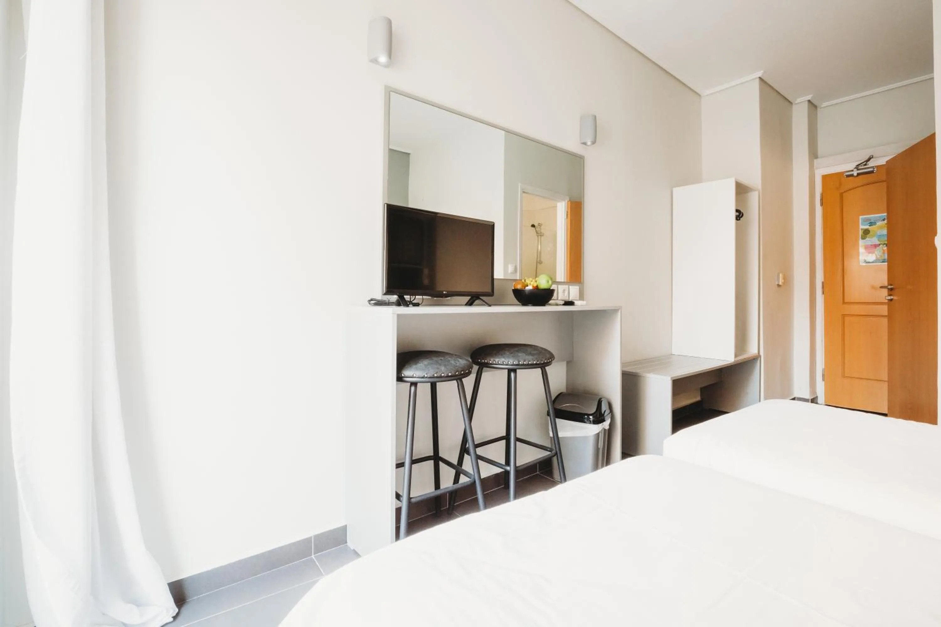 hair dresser, Bed in Athens Studios