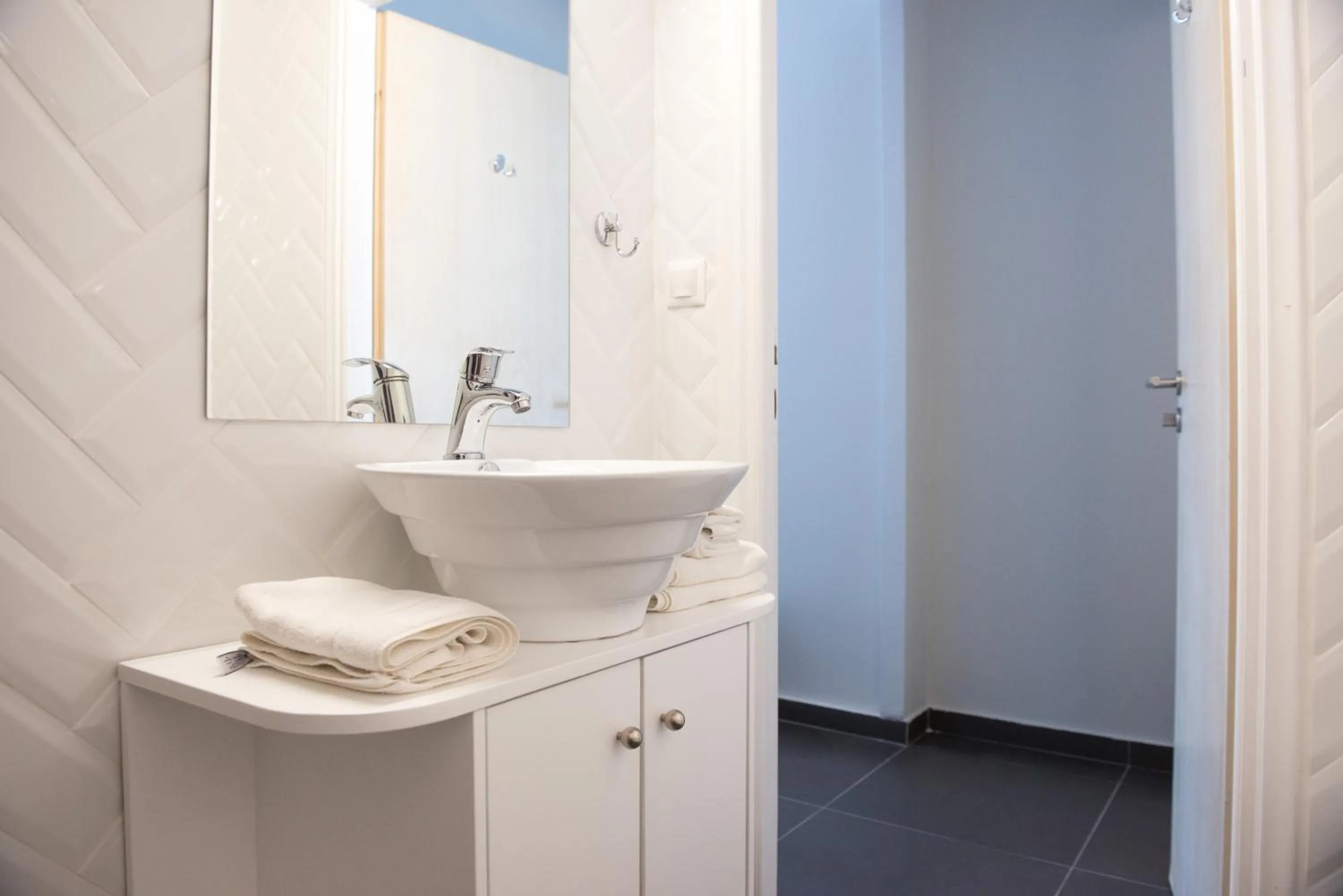 Bathroom in Athens Studios