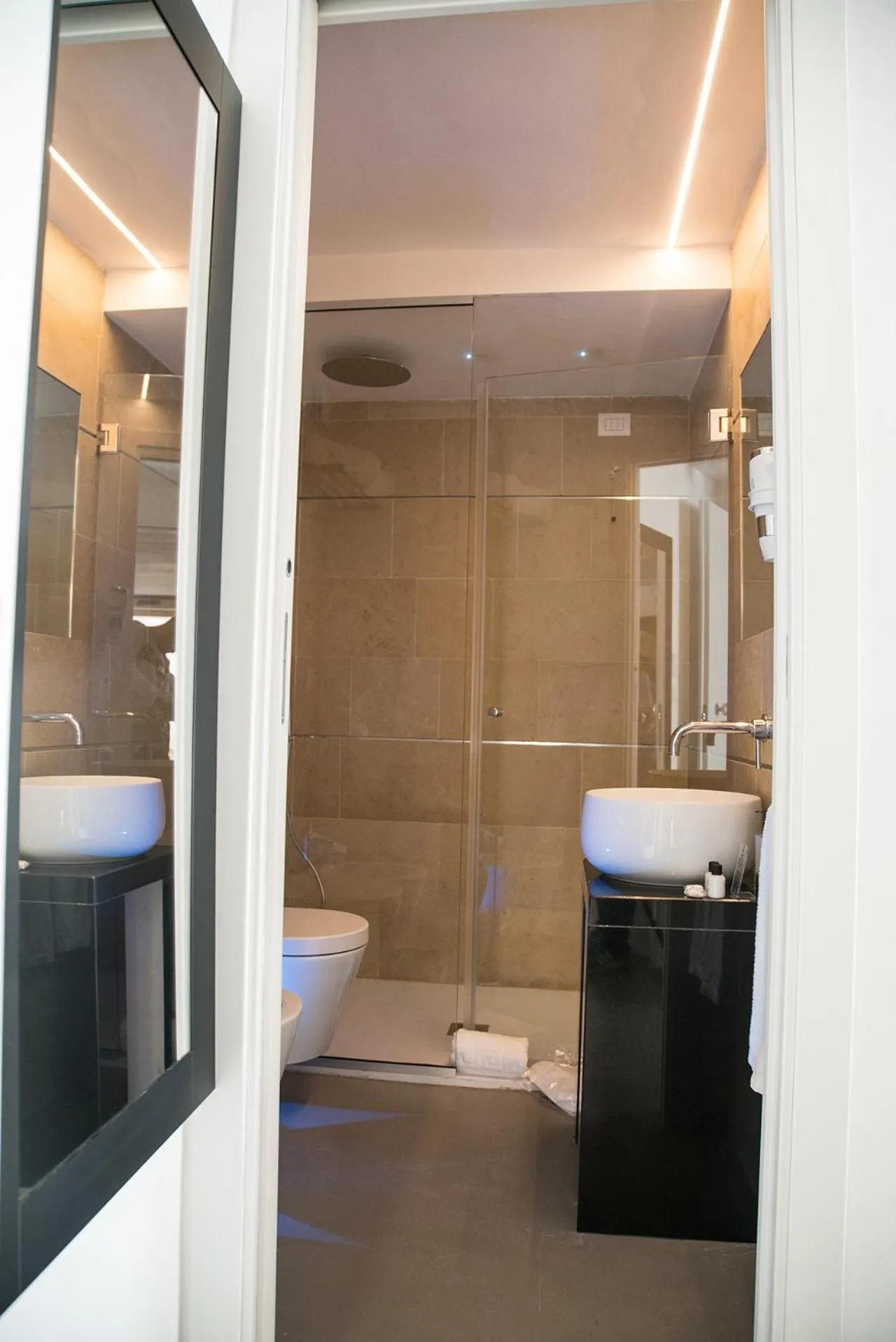 Shower in Re Dionisio Luxury Suites