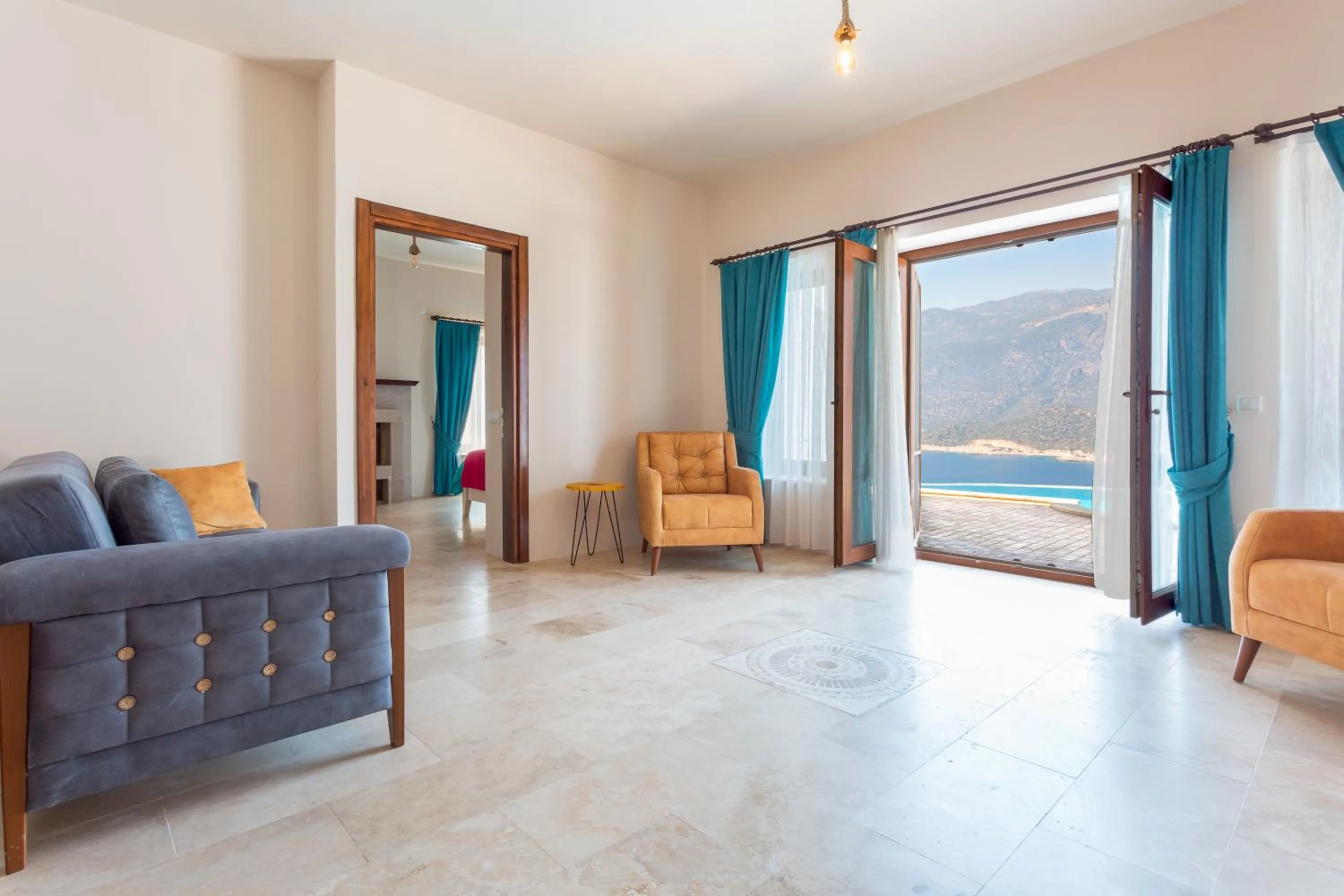 Living room in Hillcity Hotel