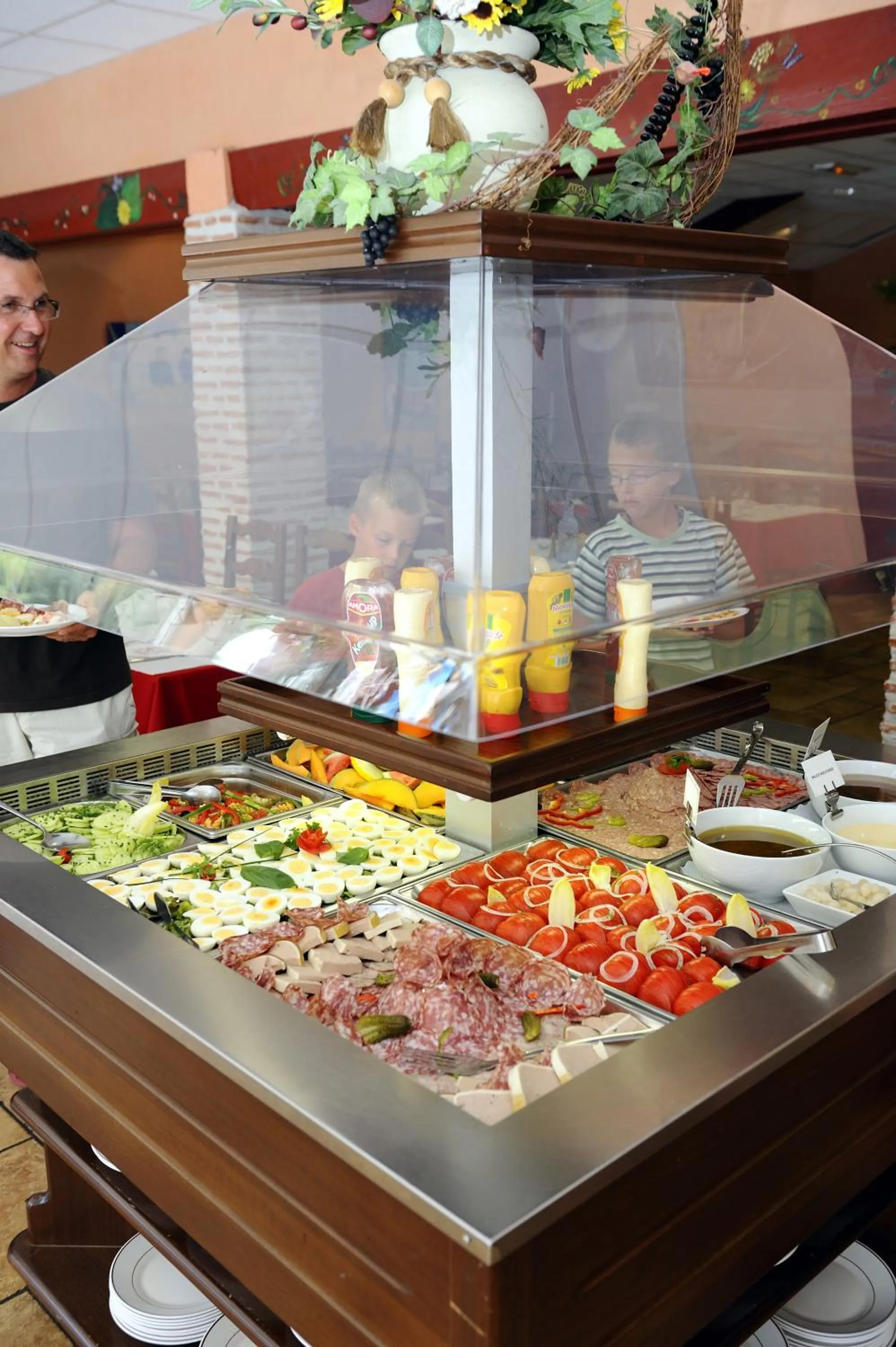 Restaurant/places to eat in Village Club Le Saint Ignace