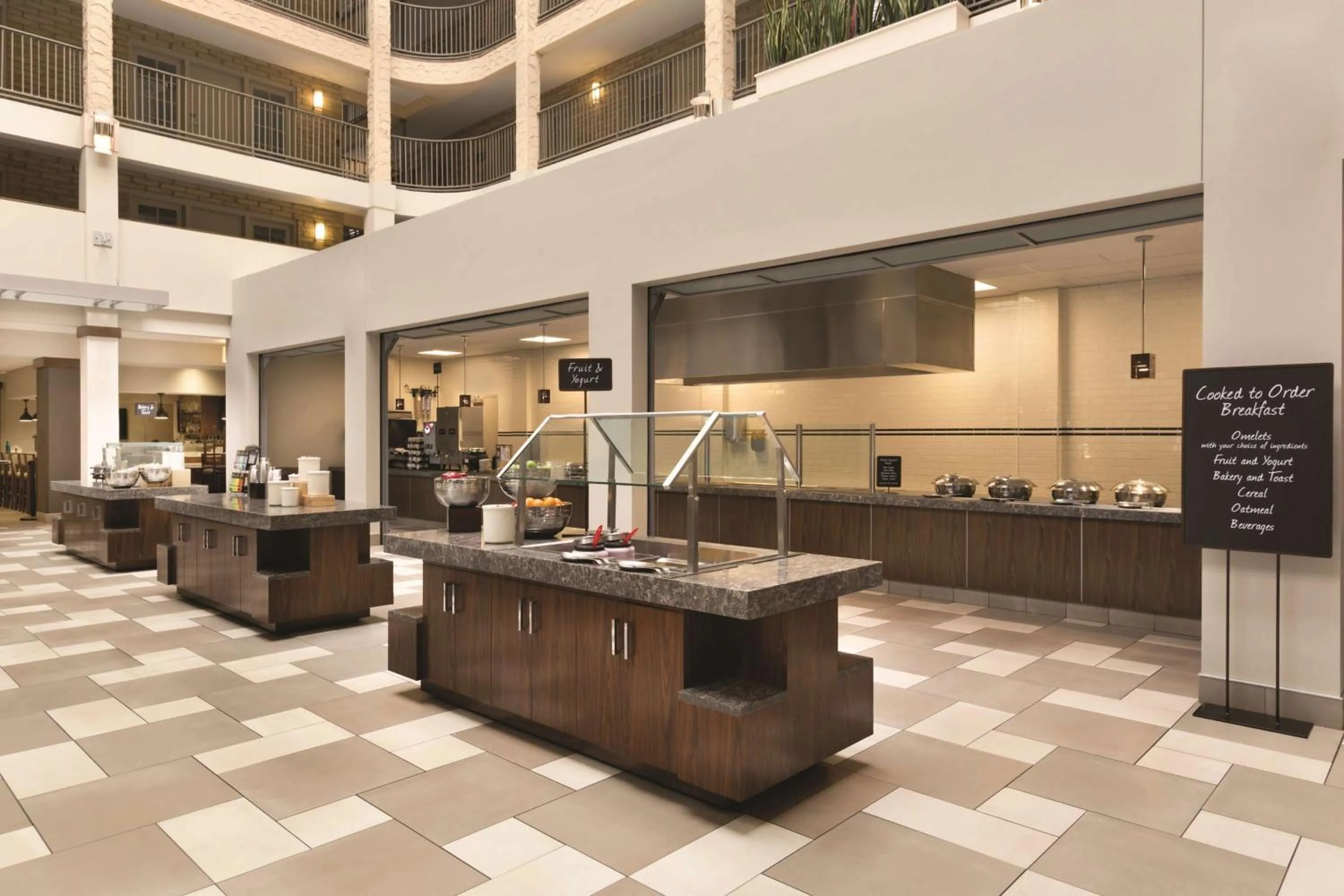 Breakfast in Embassy Suites by Hilton Bloomington/Minneapolis