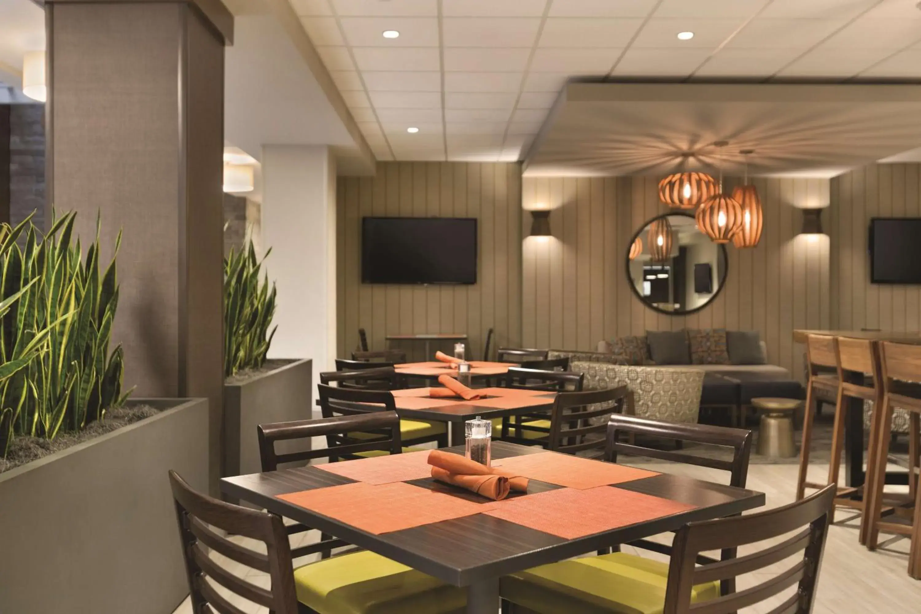 Restaurant/places to eat in Embassy Suites by Hilton Bloomington/Minneapolis Restaurant/places to eat in Embassy Suites by Hilton Bloomington/Minneapolis