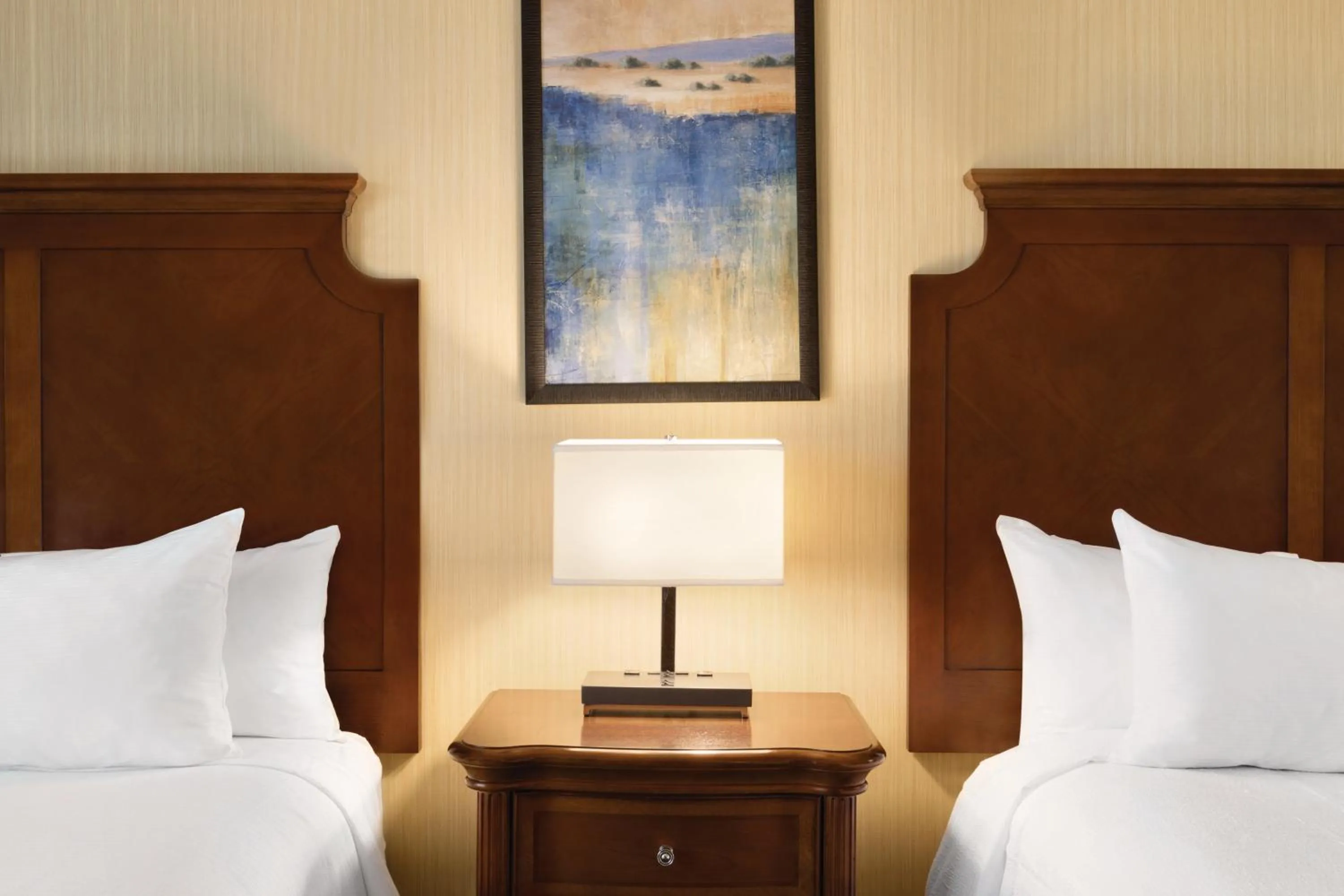 Bed in Embassy Suites by Hilton Bloomington/Minneapolis