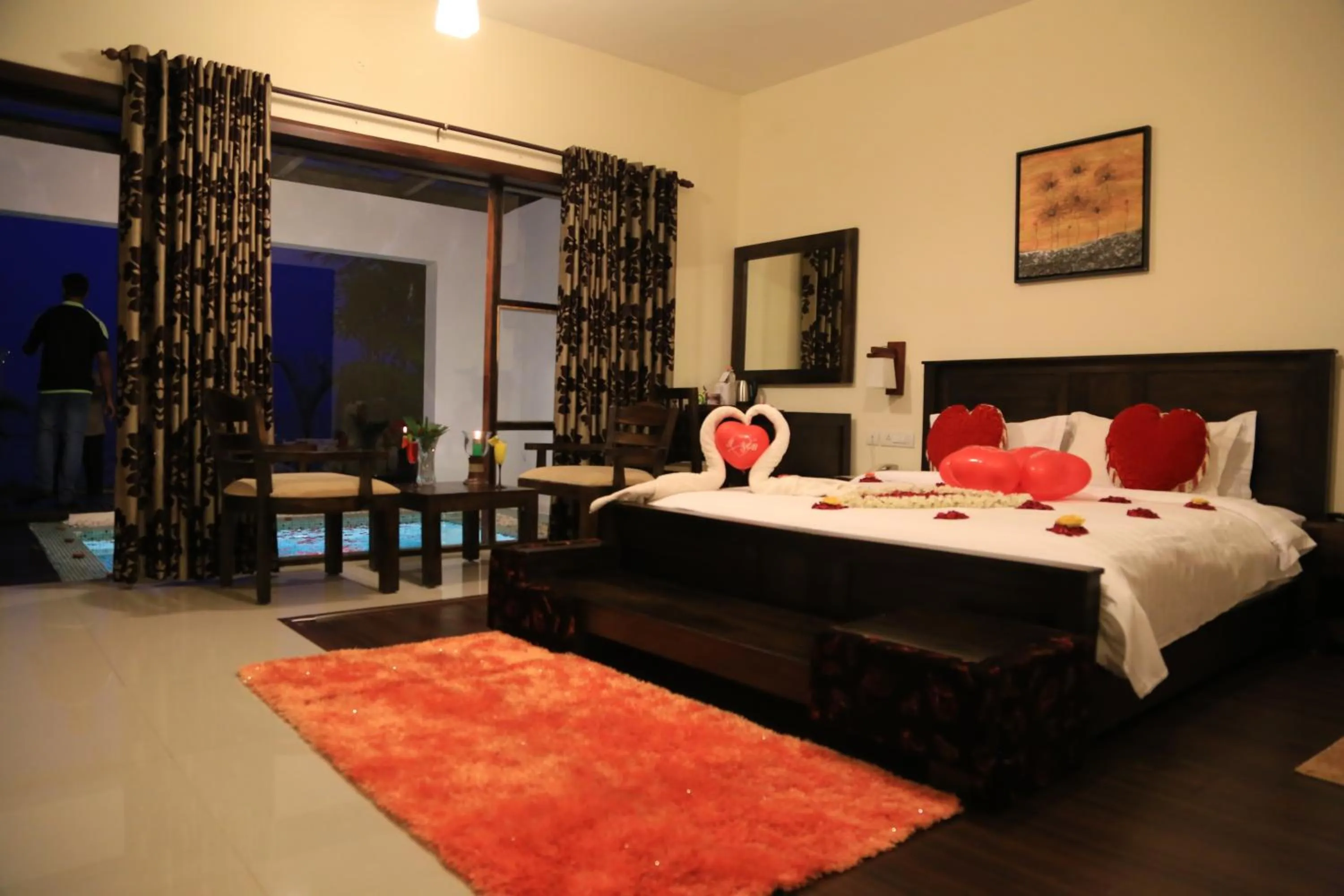 Photo of the whole room, Bed in Deshadan Backwater Resort - The best sunrise view