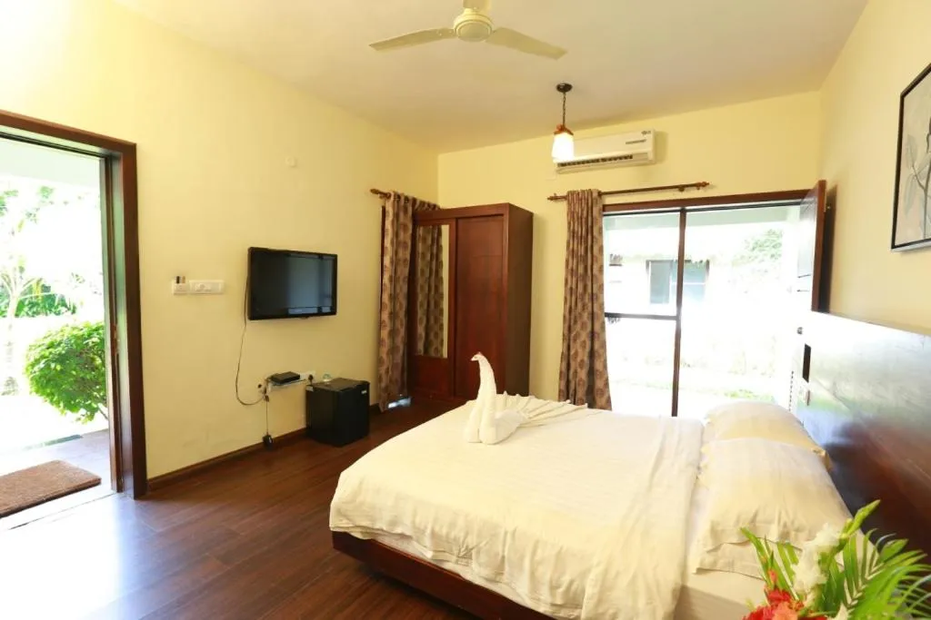 Bed in Deshadan Backwater Resort - The best sunrise view