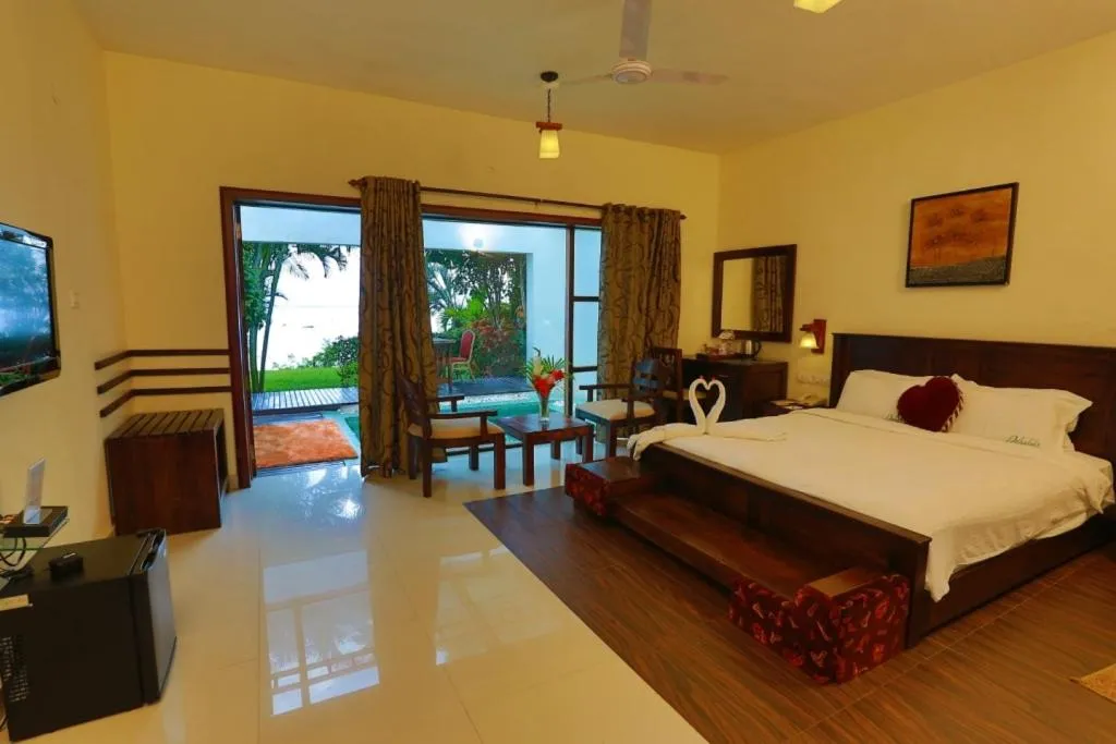 Bedroom, Bed in Deshadan Backwater Resort - The best sunrise view