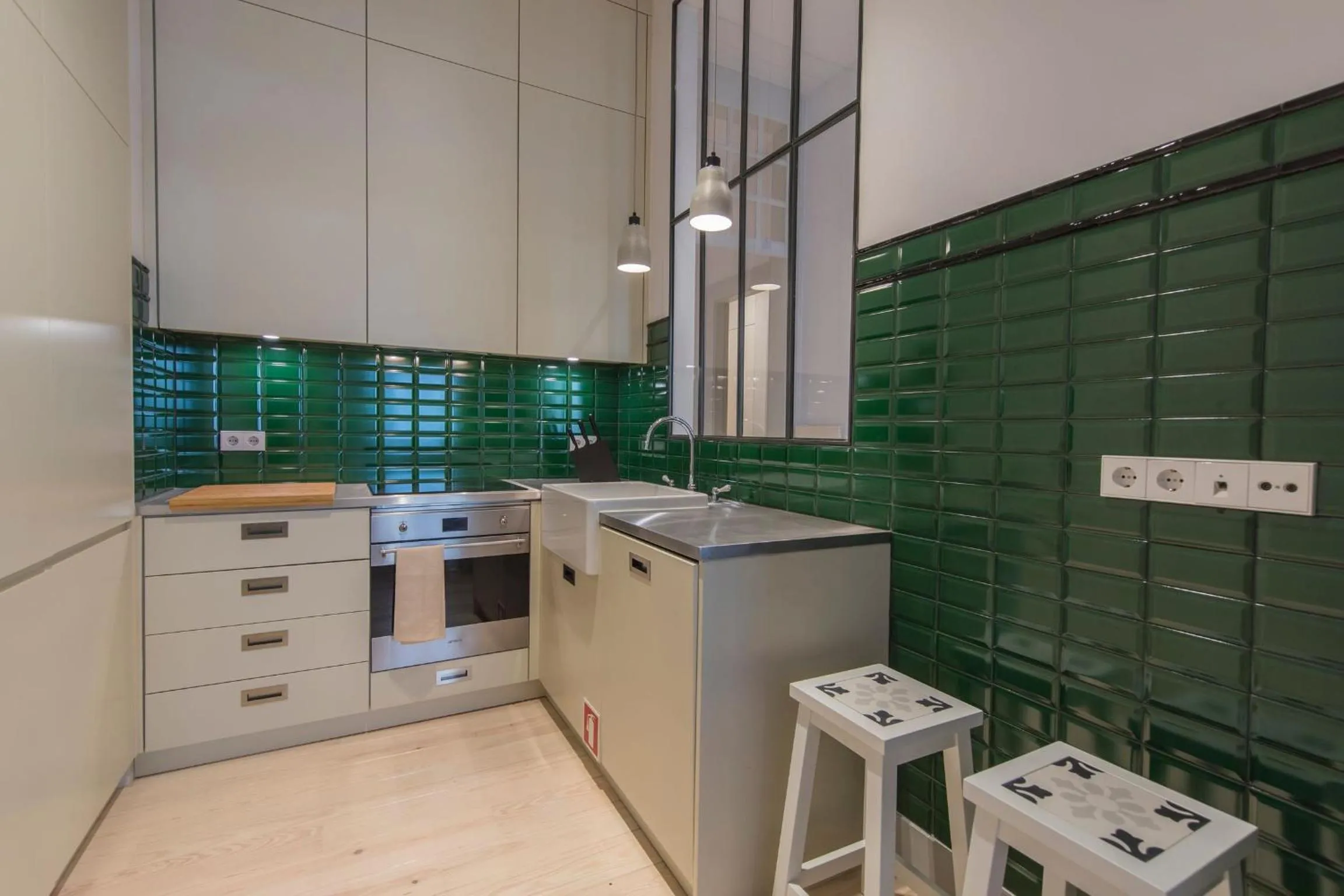 Charming 3 Bedroom Wonder Downtown by LovelyStay