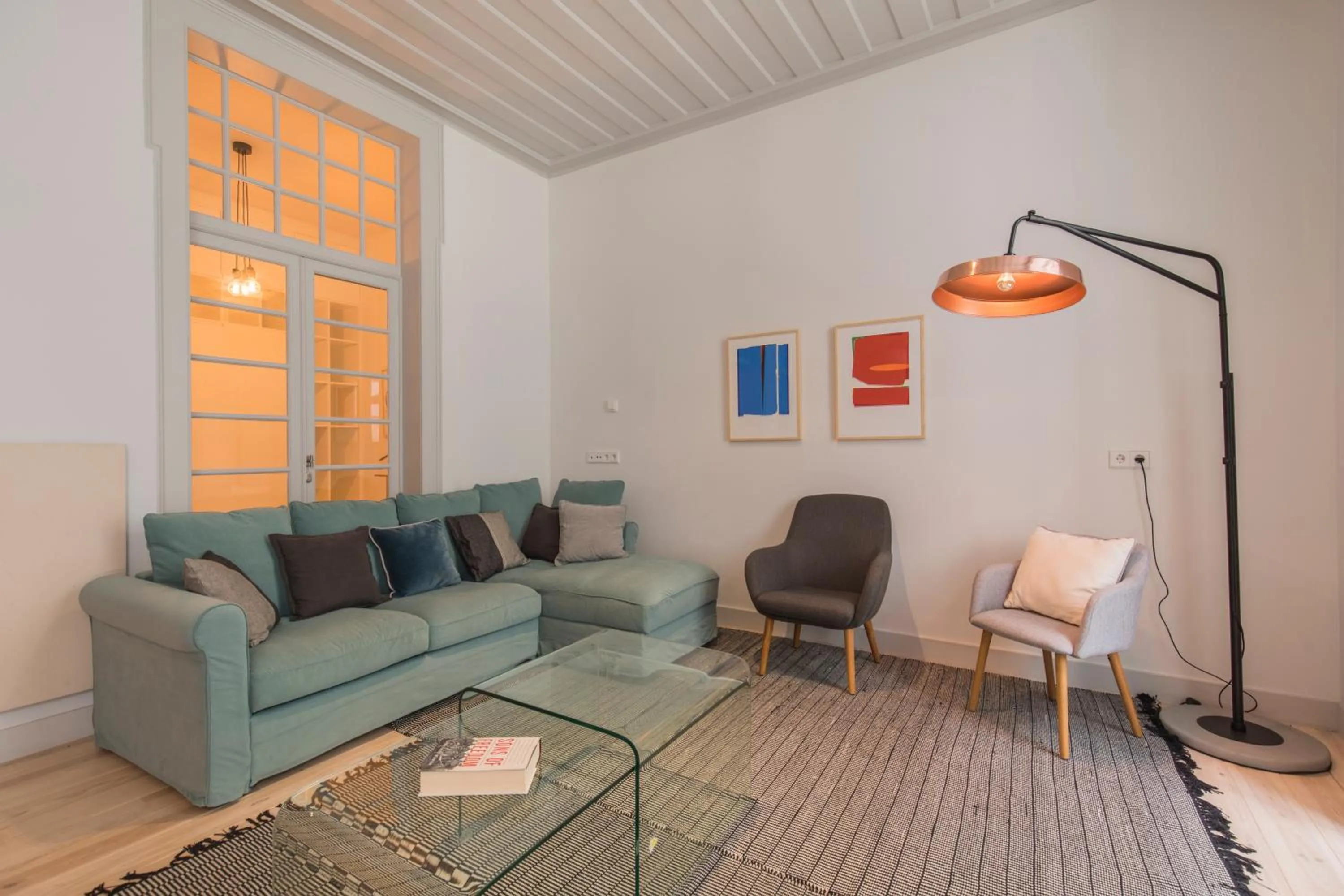 Charming 3 Bedroom Wonder Downtown by LovelyStay
