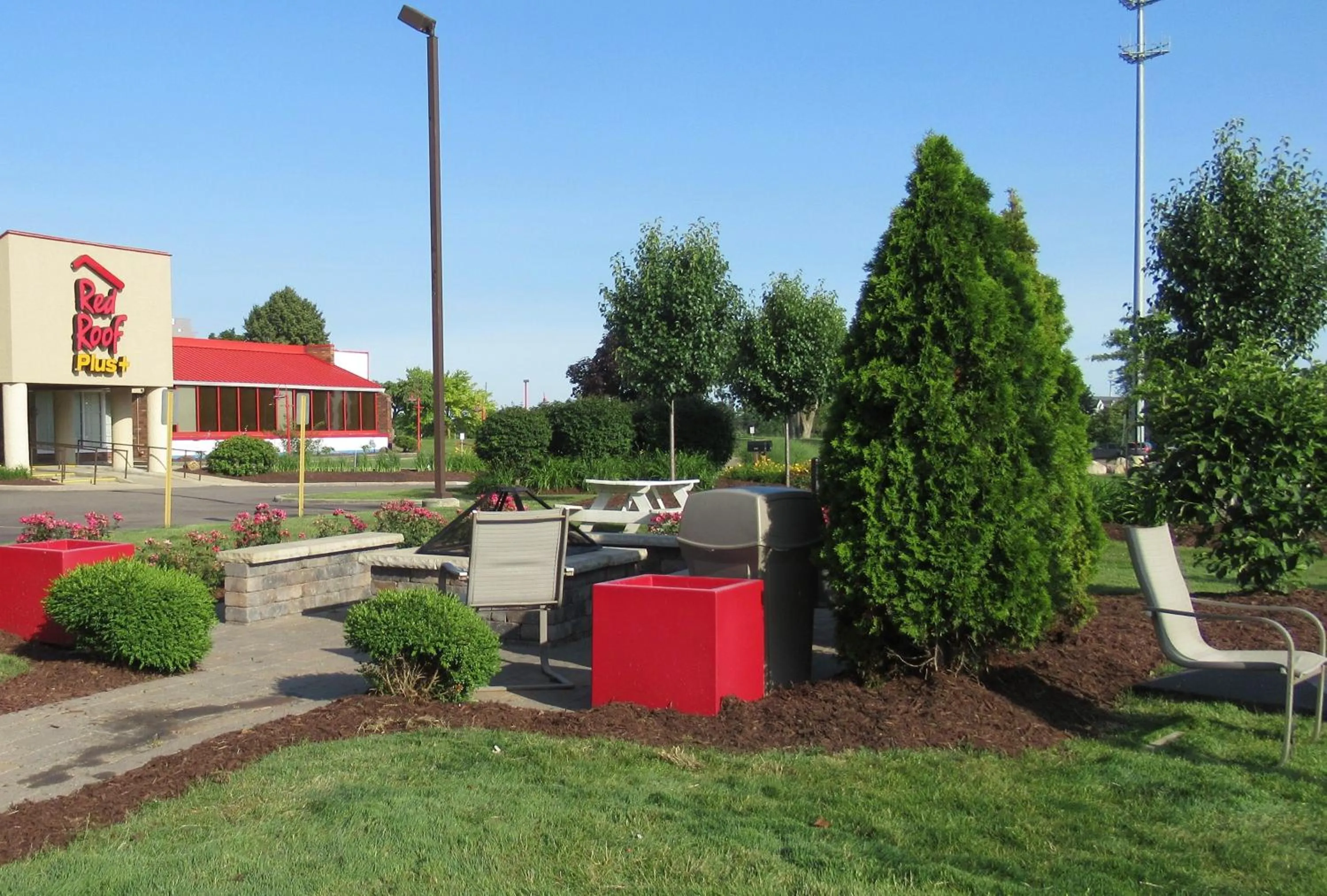 Property building in Red Roof Inn PLUS+ Ann Arbor - U of Michigan North
