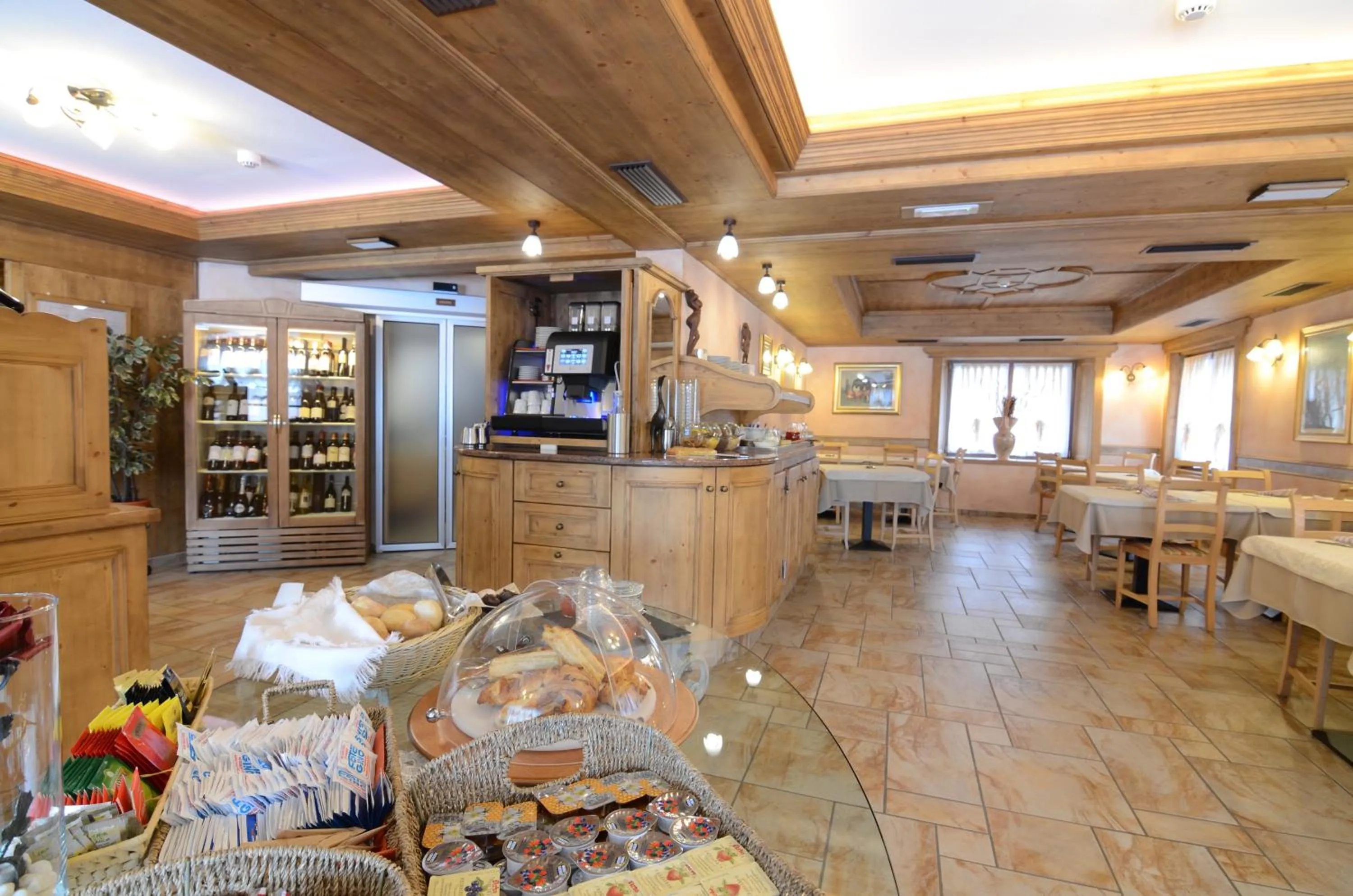 Buffet breakfast in Albergo Alpenrose