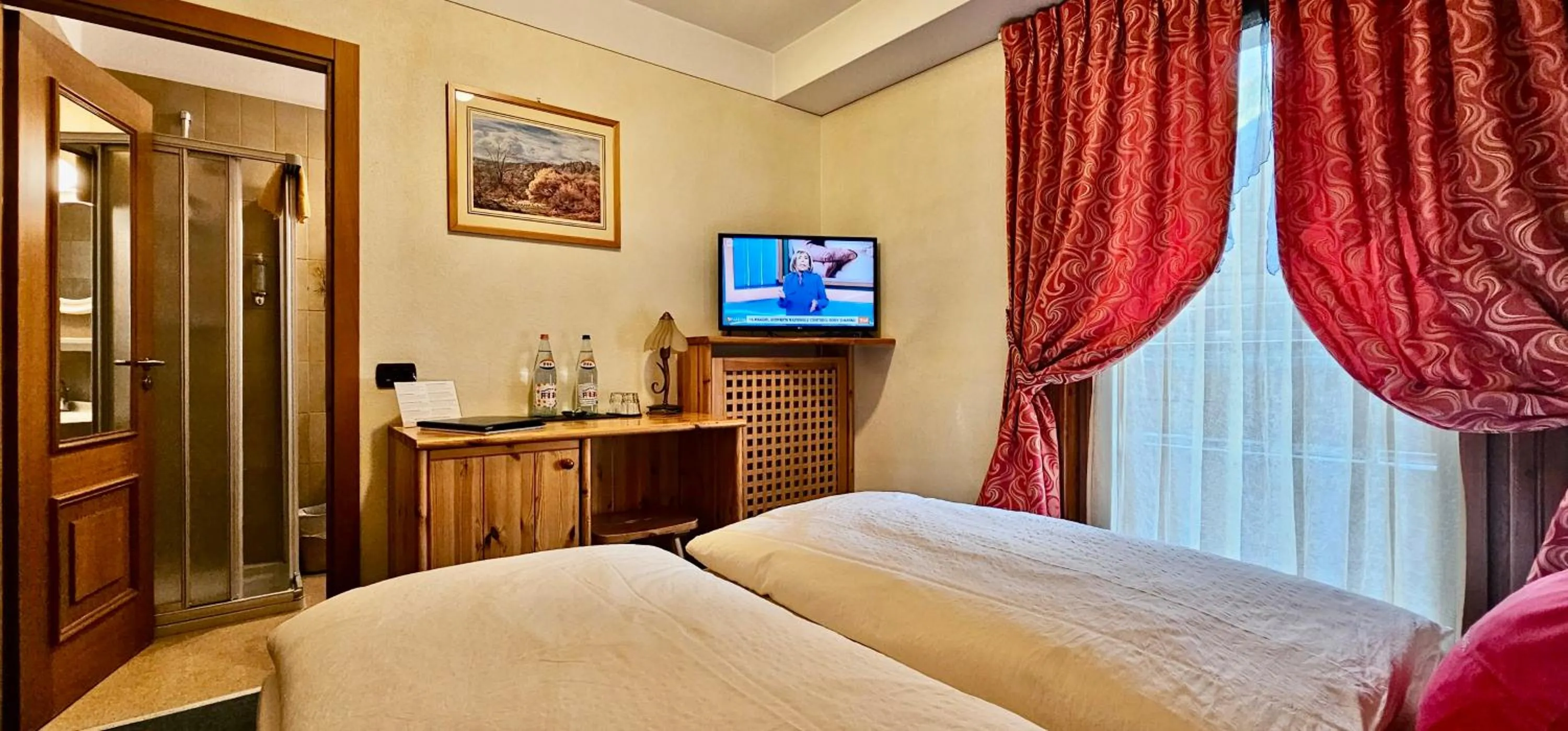 Bedroom, Bed in Albergo Alpenrose