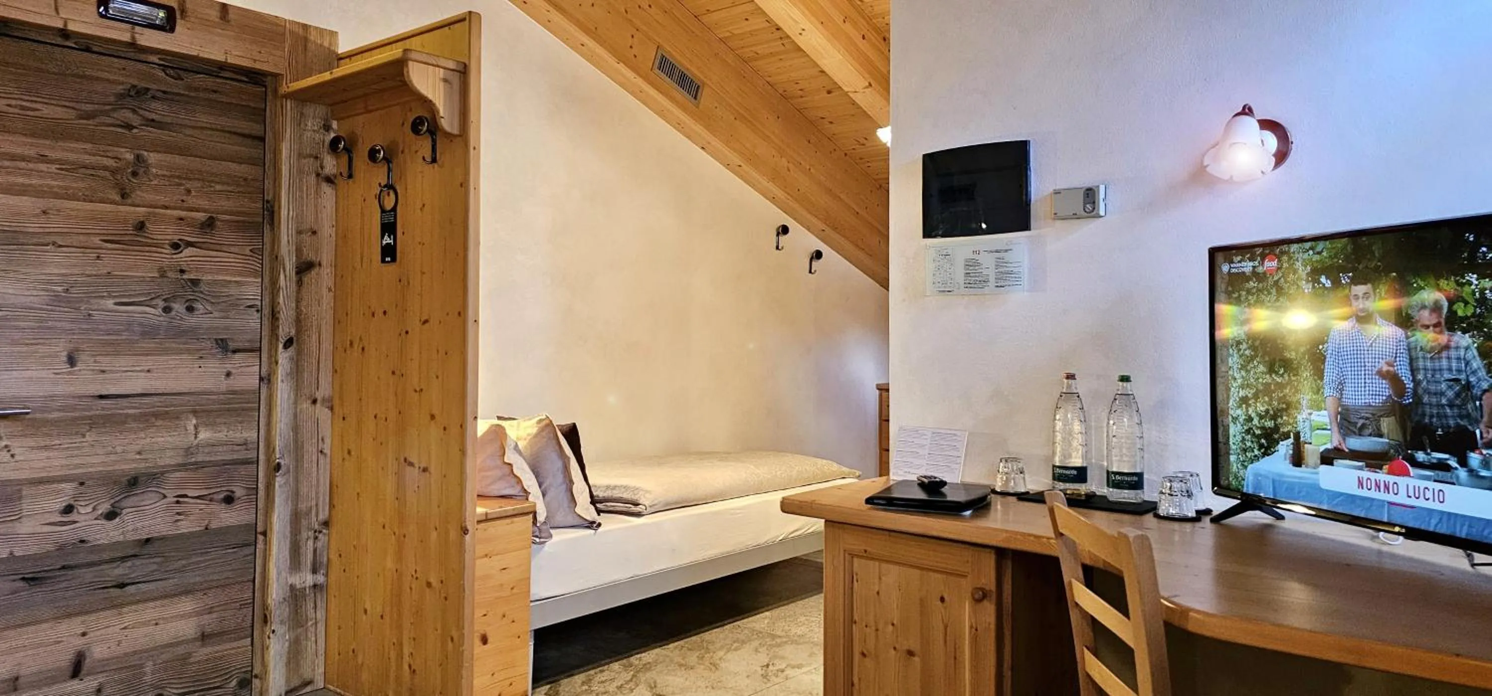 Bedroom, Bed in Albergo Alpenrose