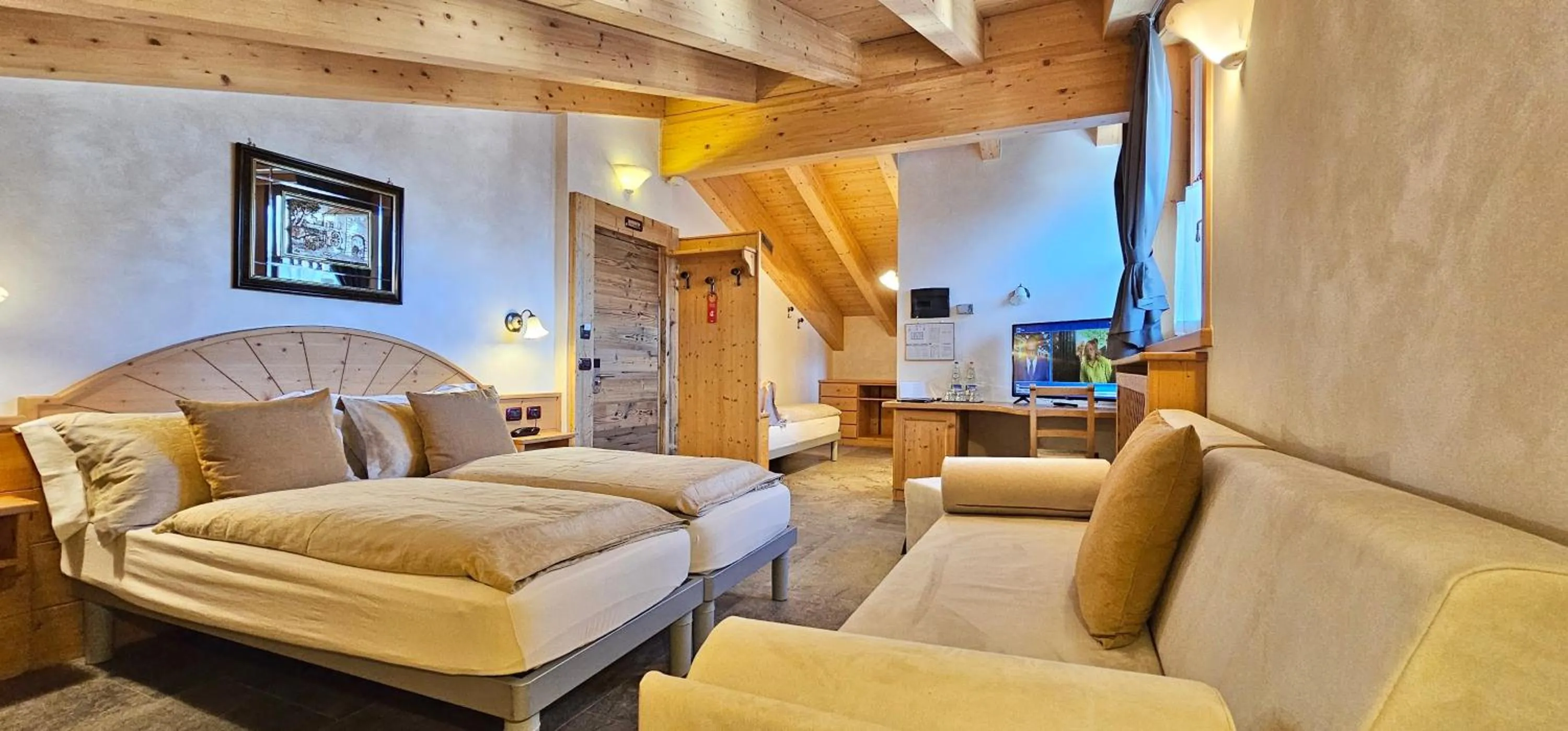 Bedroom in Albergo Alpenrose