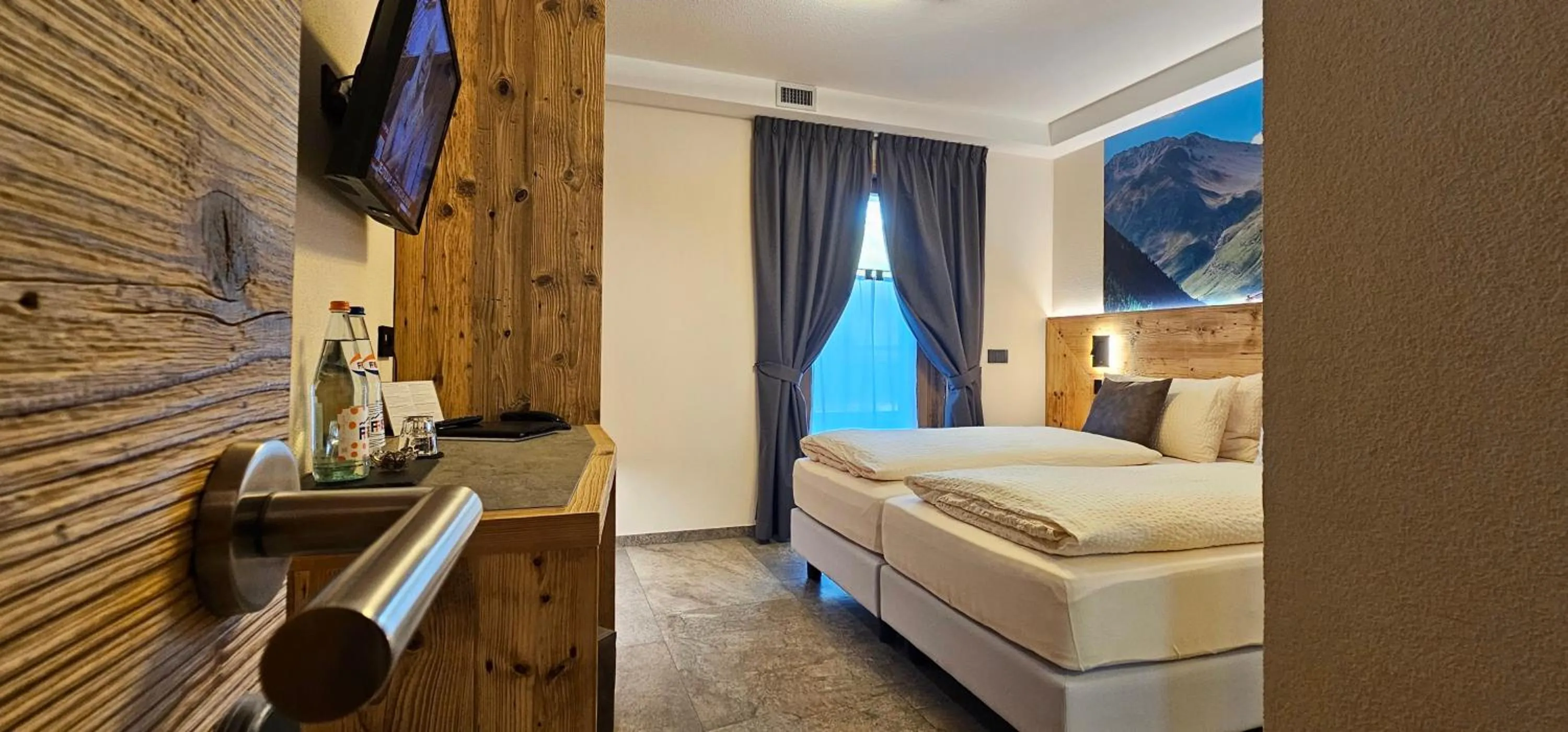 Bed in Albergo Alpenrose