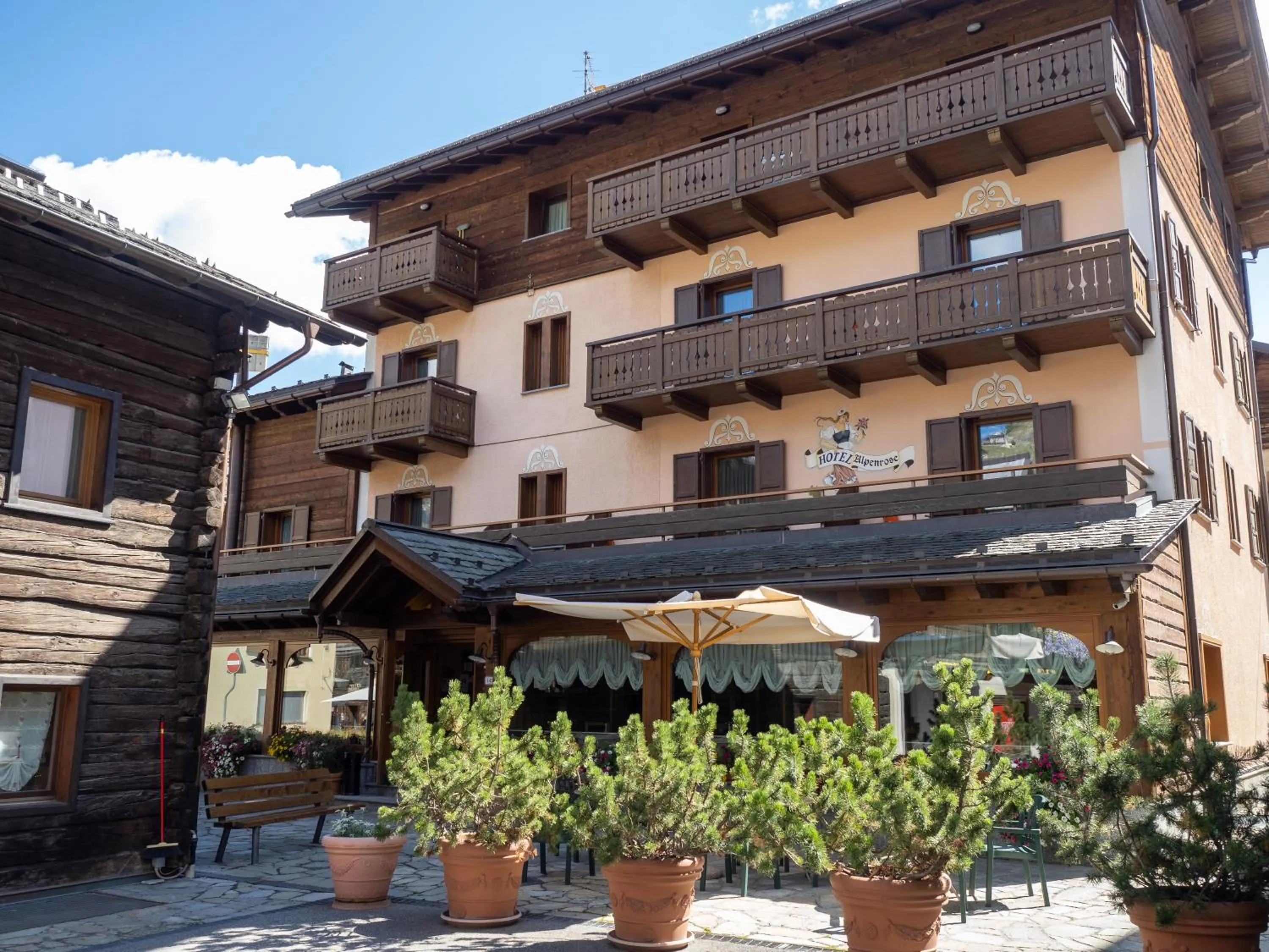 Property building in Albergo Alpenrose