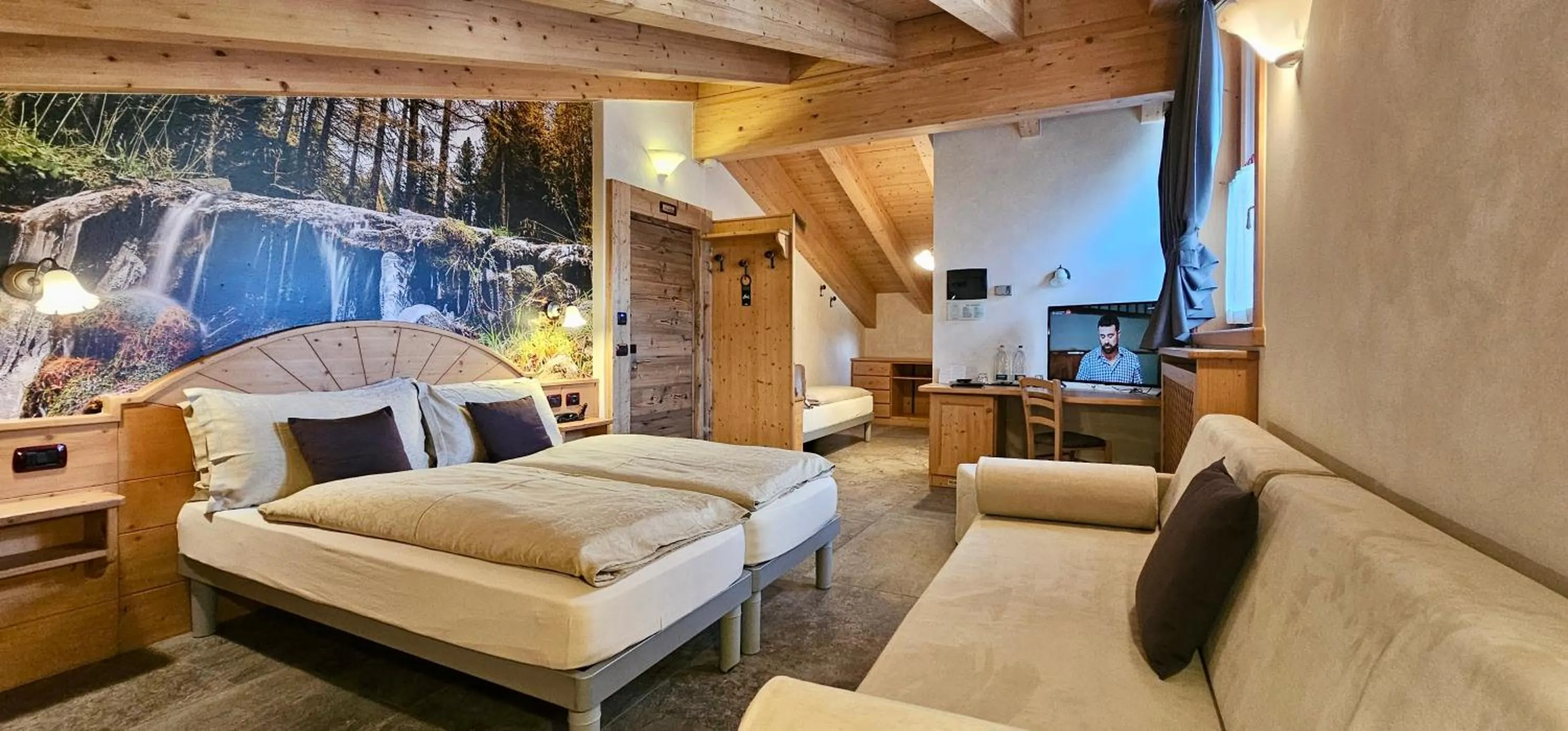 Bedroom in Albergo Alpenrose