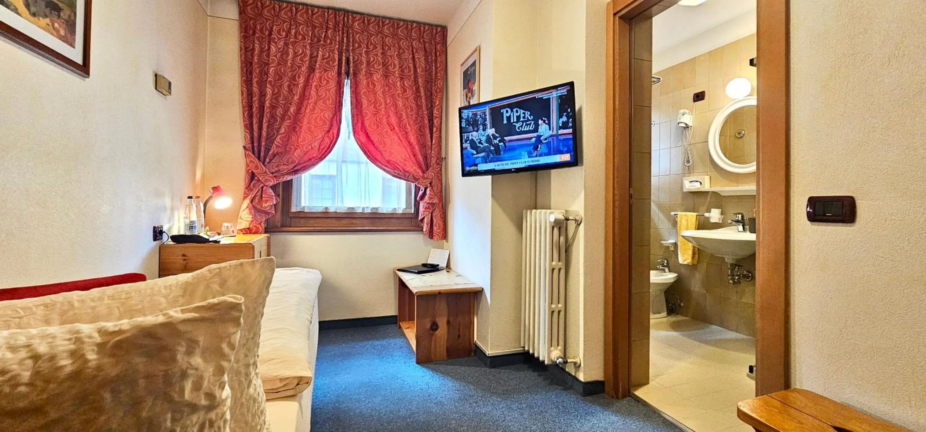 Bedroom, Bed in Albergo Alpenrose