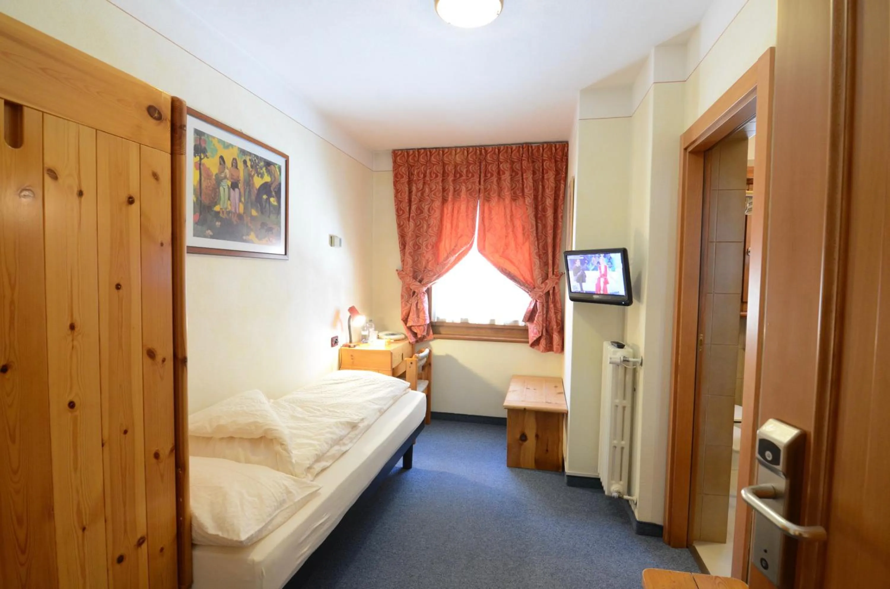 Bedroom, Bed in Albergo Alpenrose