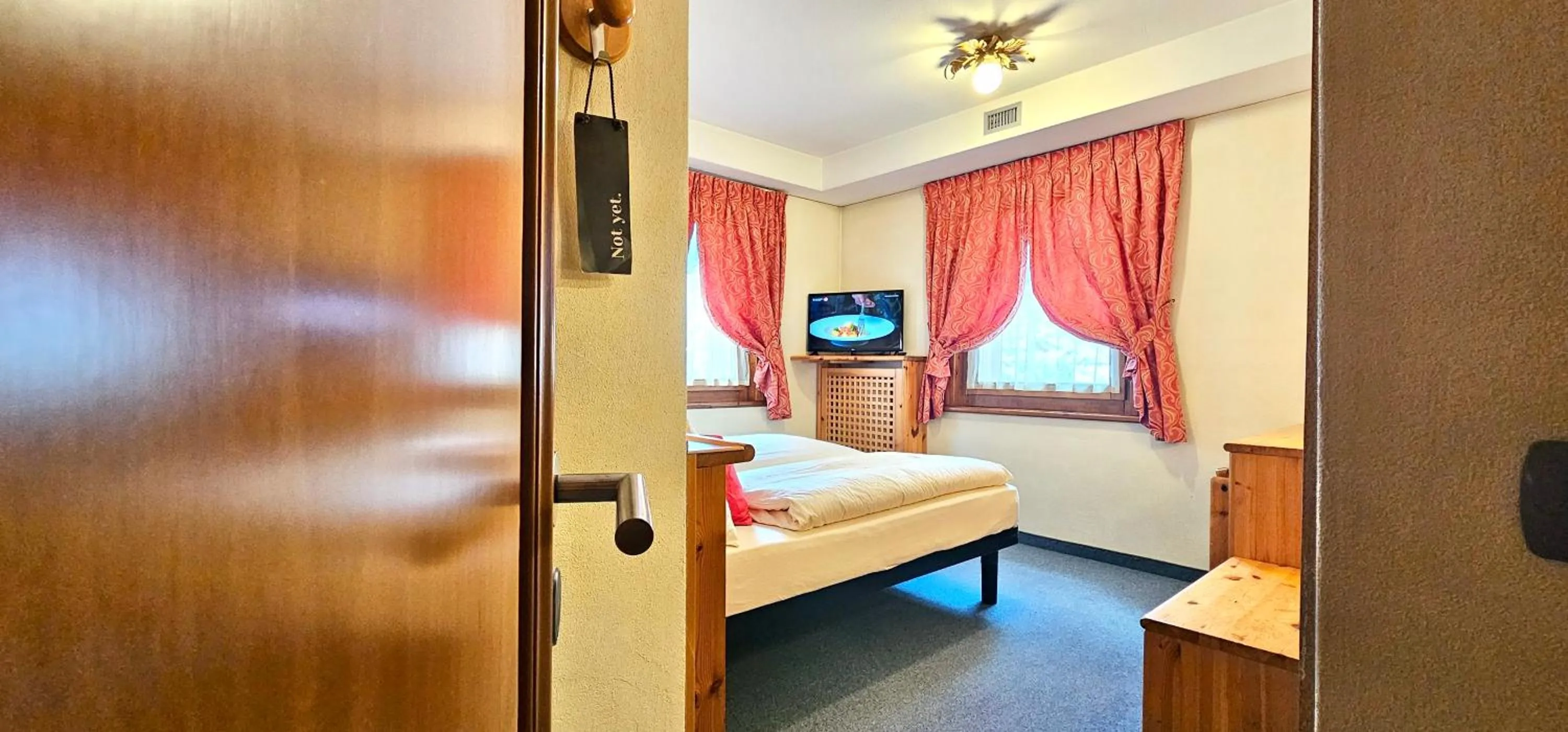 Bedroom, Bed in Albergo Alpenrose