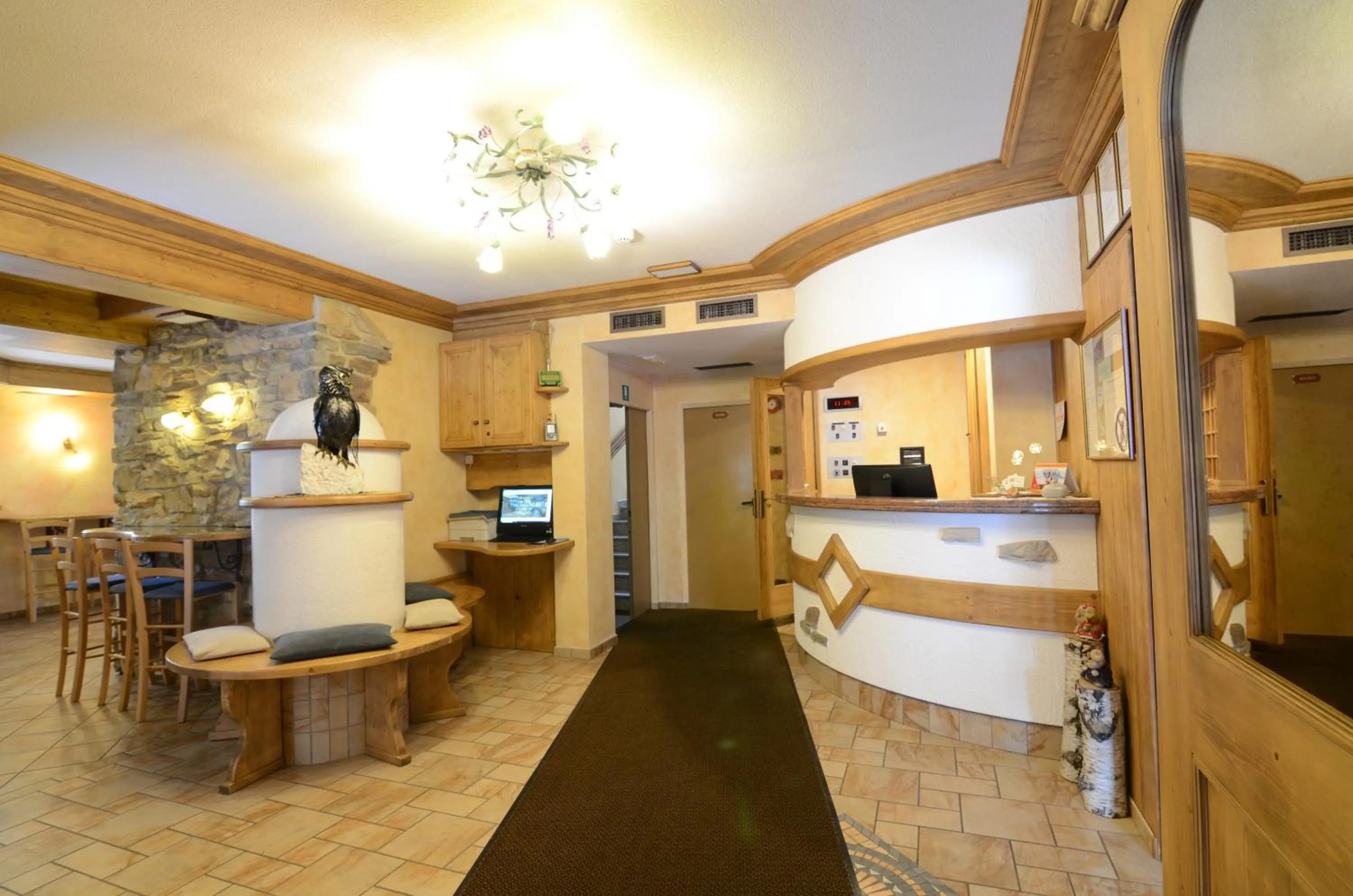 Lobby or reception in Albergo Alpenrose