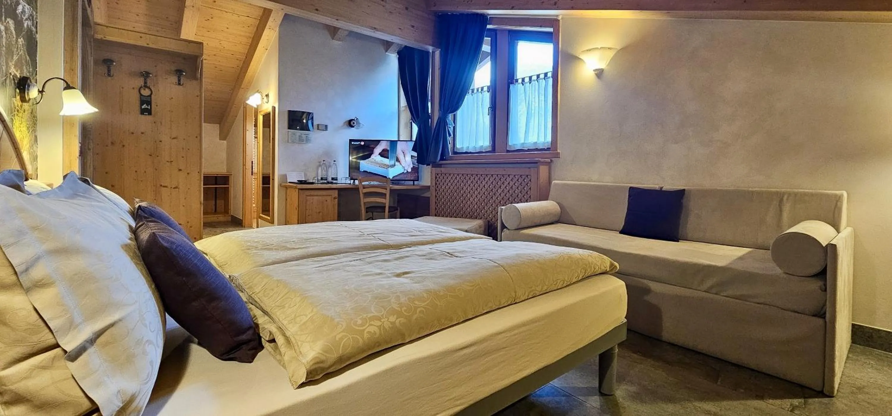 Bedroom, Bed in Albergo Alpenrose