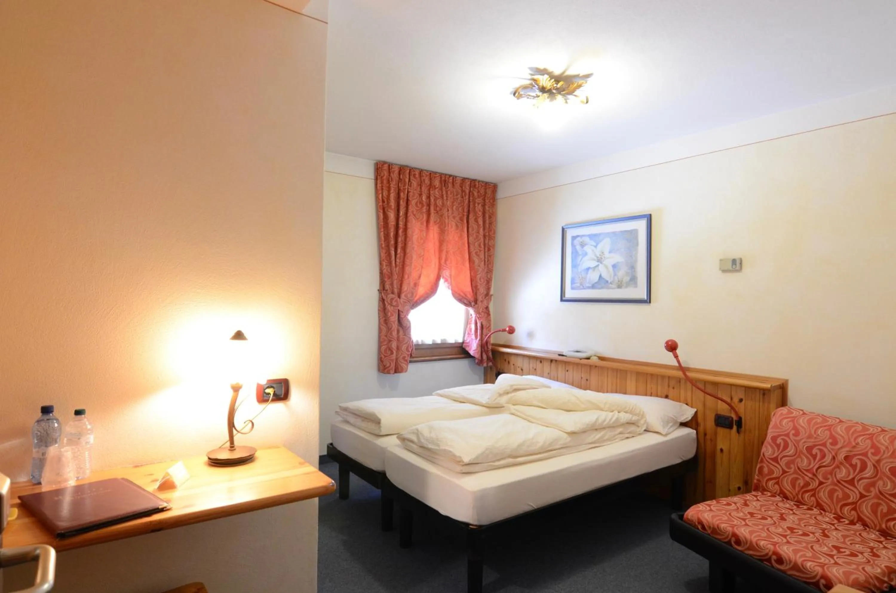 Bedroom, Bed in Albergo Alpenrose