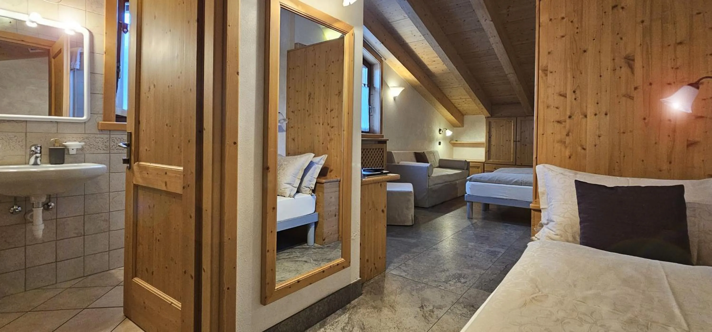 Bedroom, Bed in Albergo Alpenrose