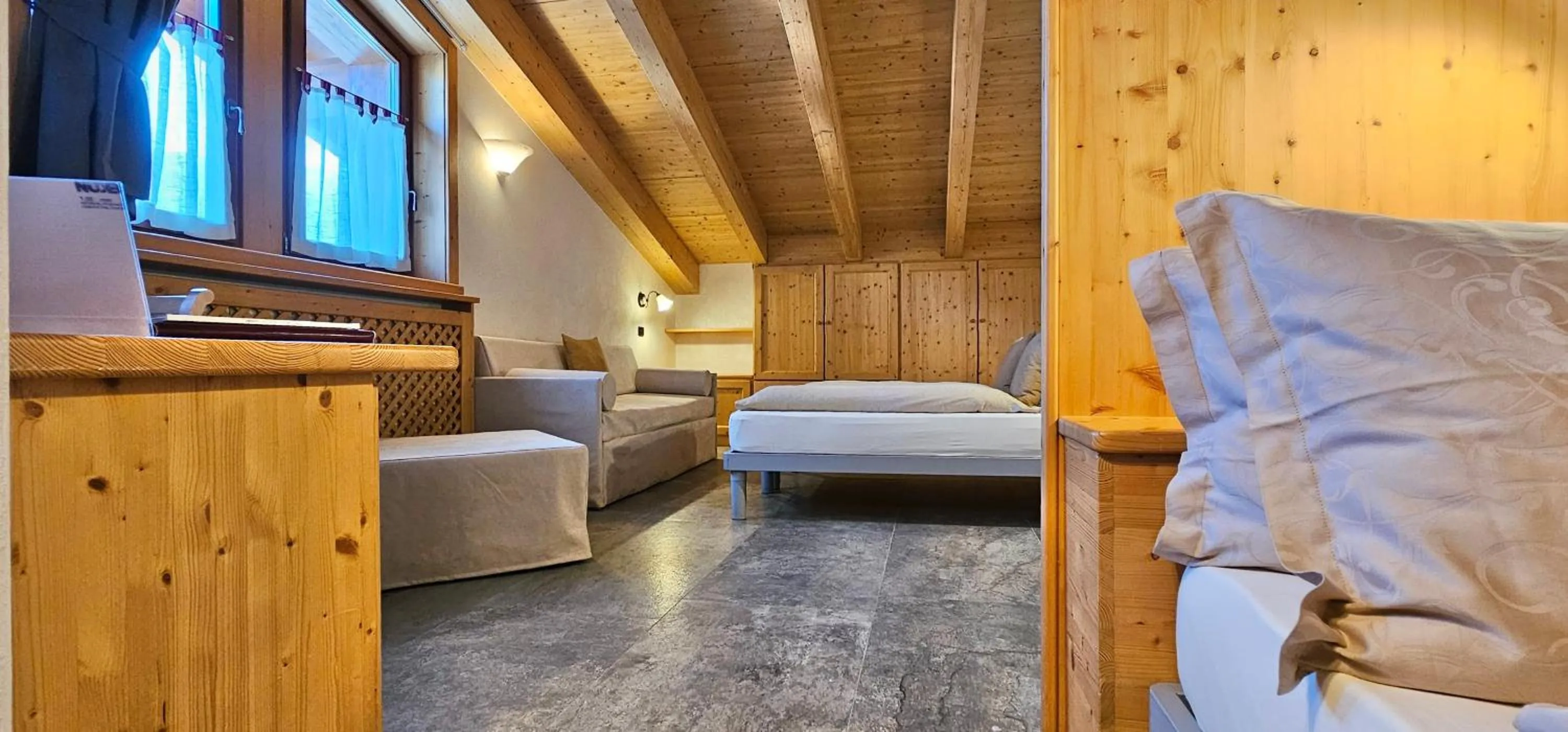 Bedroom, Bed in Albergo Alpenrose
