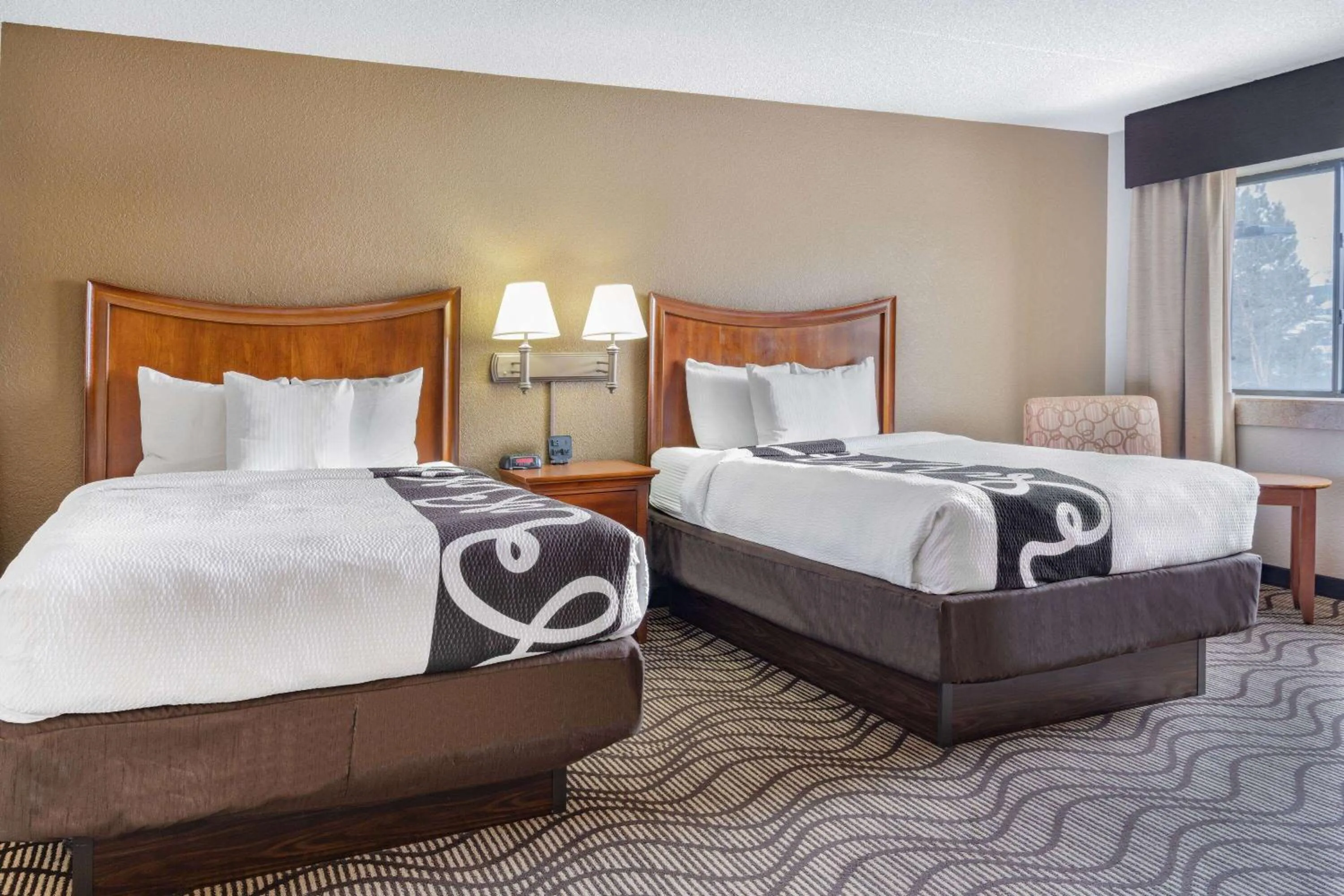 Photo of the whole room, Bed in La Quinta by Wyndham Minneapolis-Minnetonka