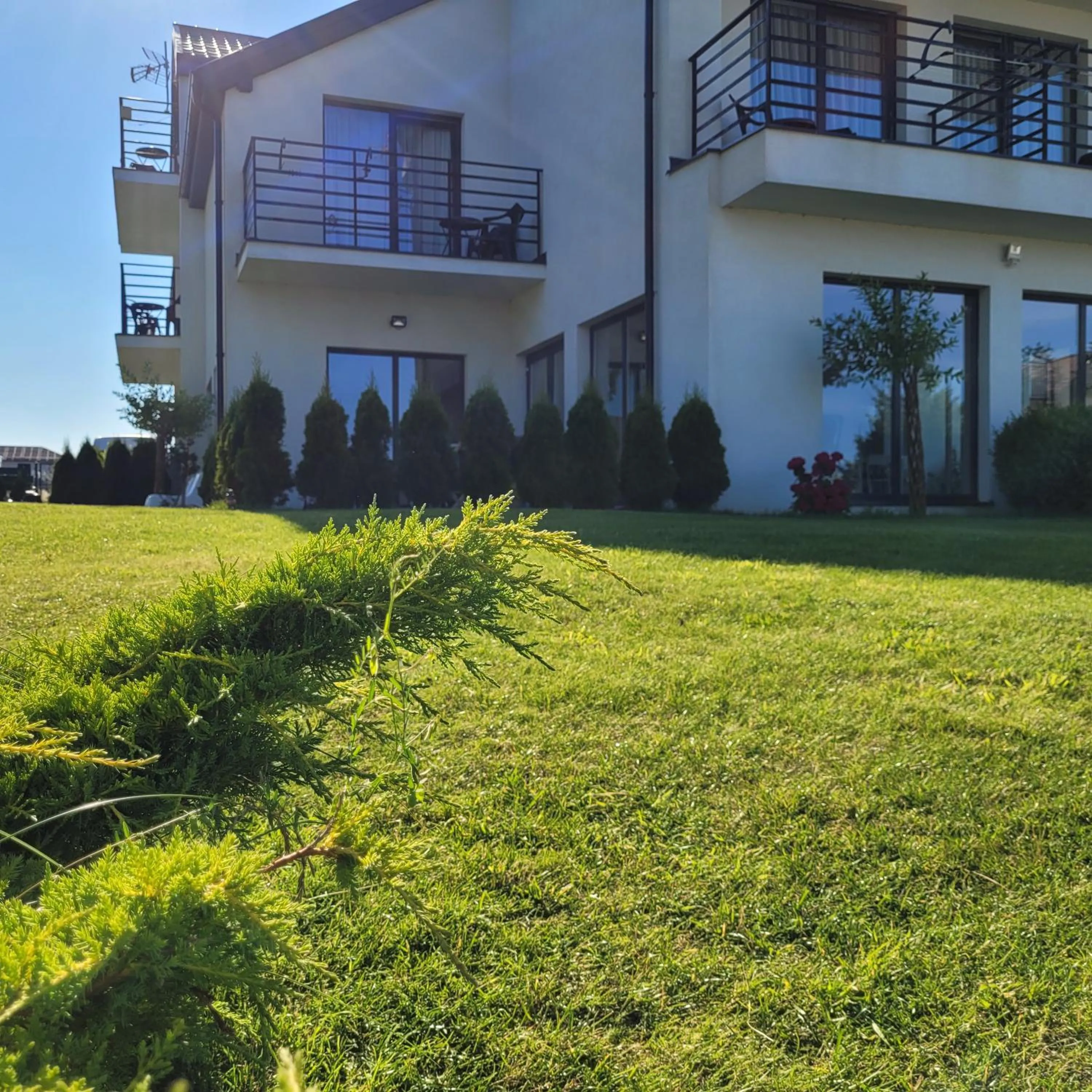 Property building in Willa Kardamon