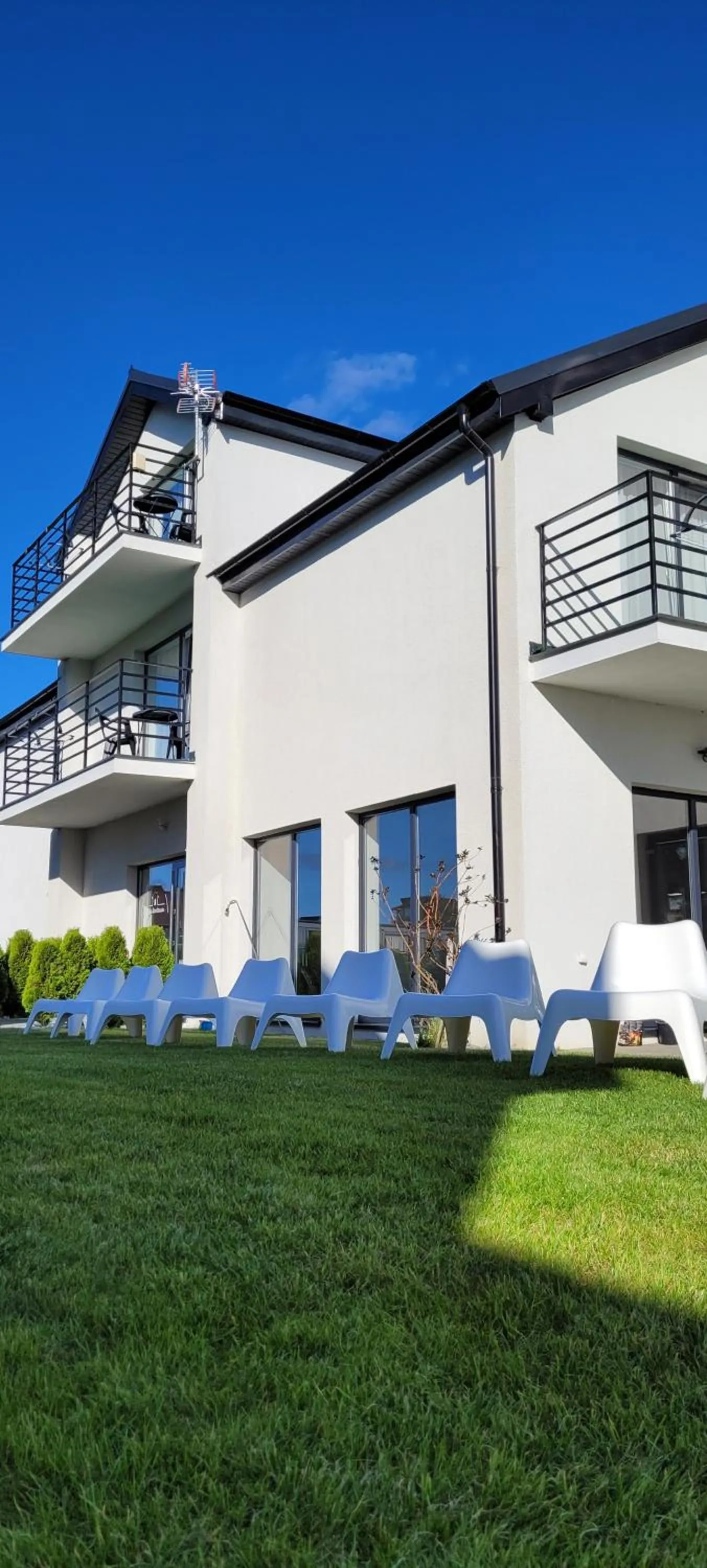 Property building in Willa Kardamon