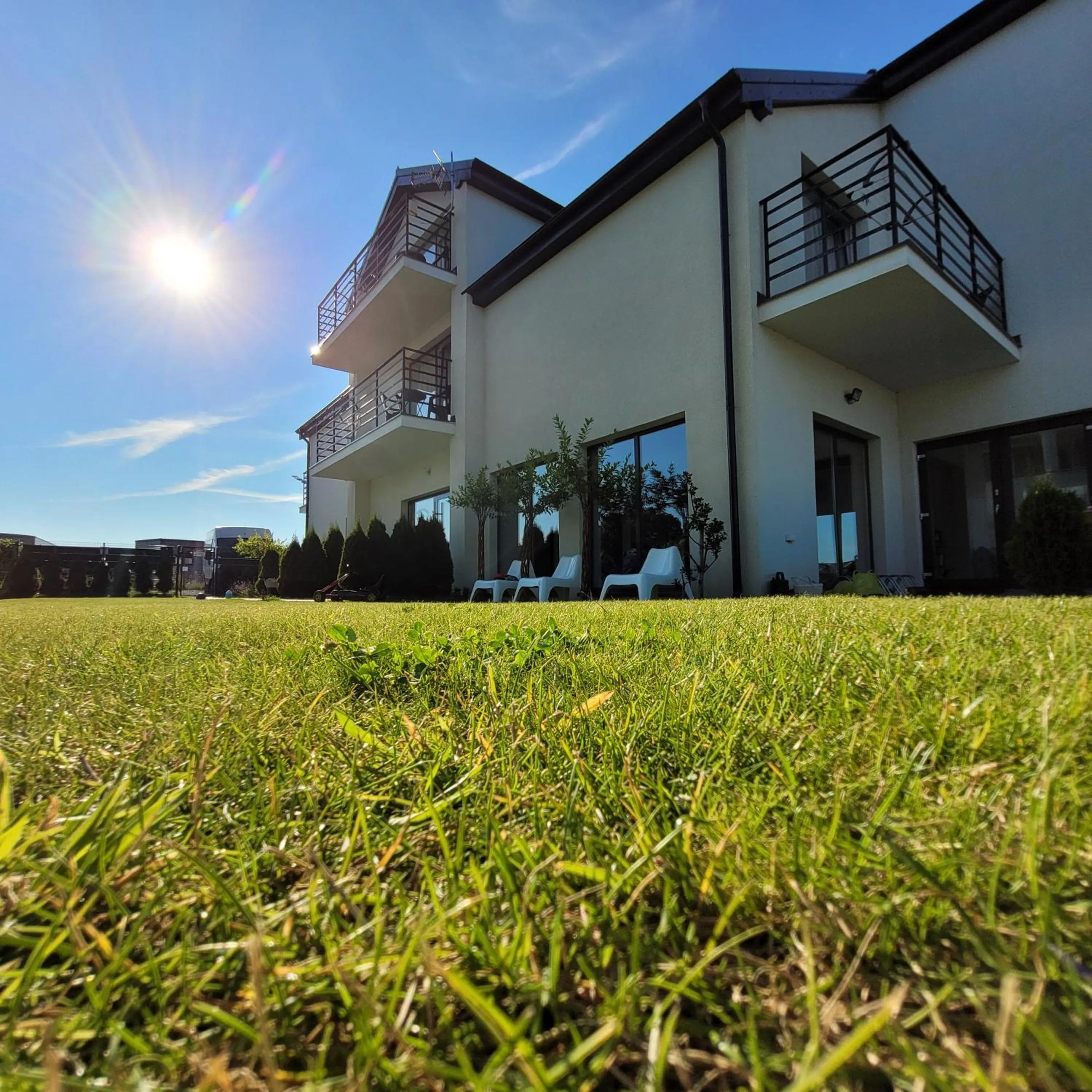 Property building in Willa Kardamon