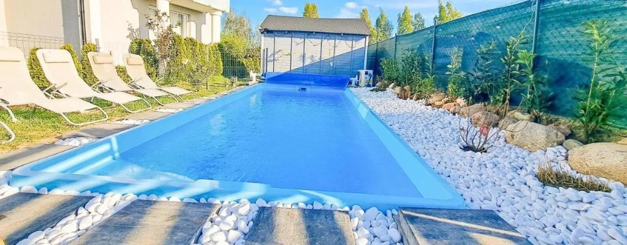Pool view in Willa Kardamon