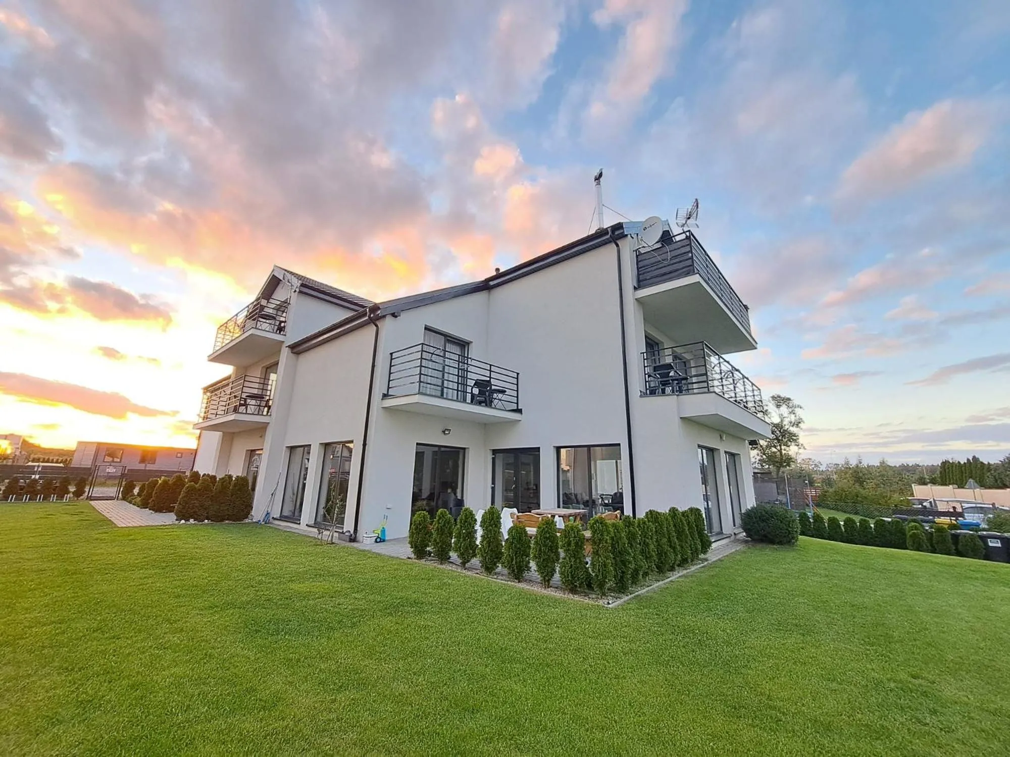 Property building in Willa Kardamon