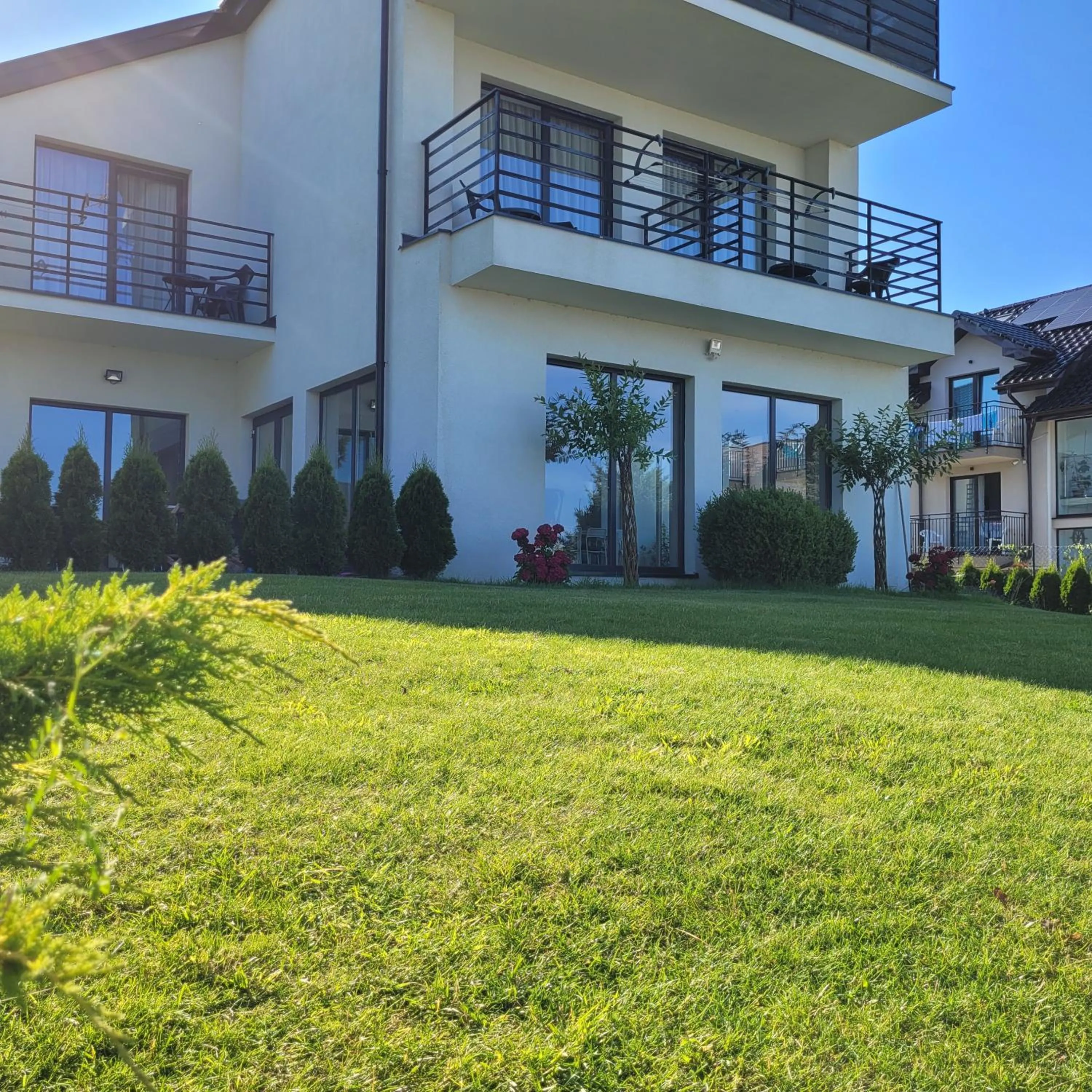 Property building in Willa Kardamon