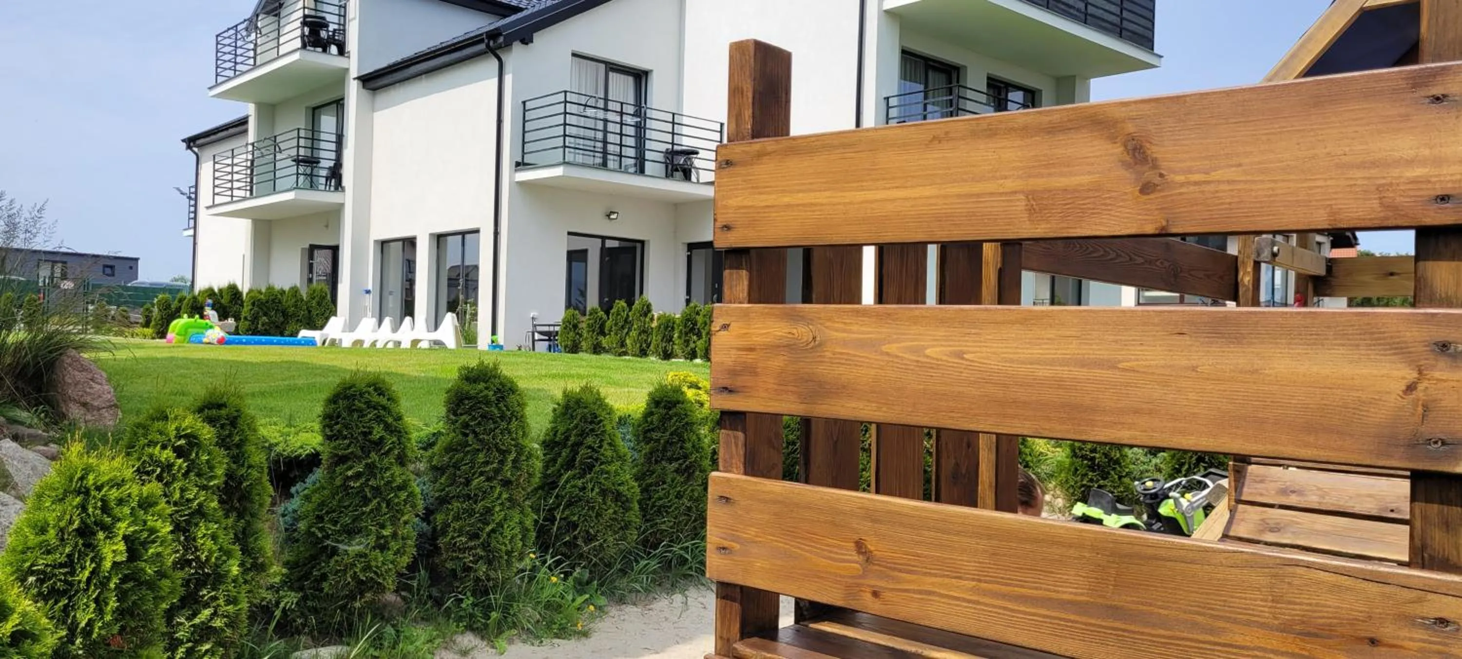 Property building in Willa Kardamon