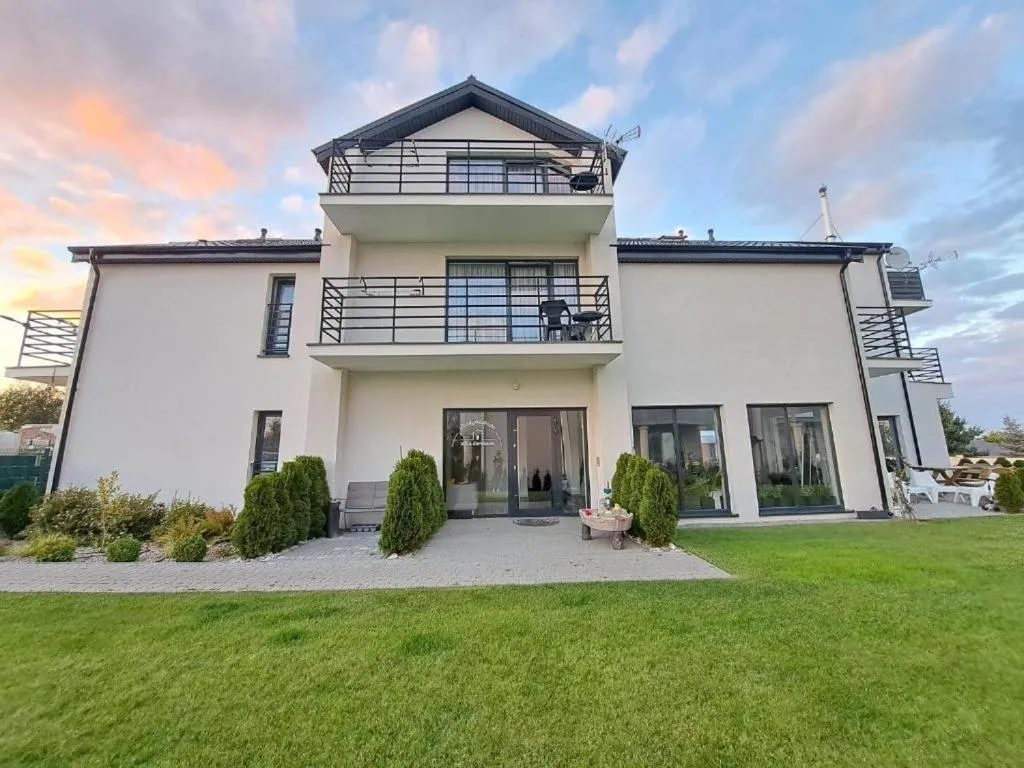 Property building in Willa Kardamon