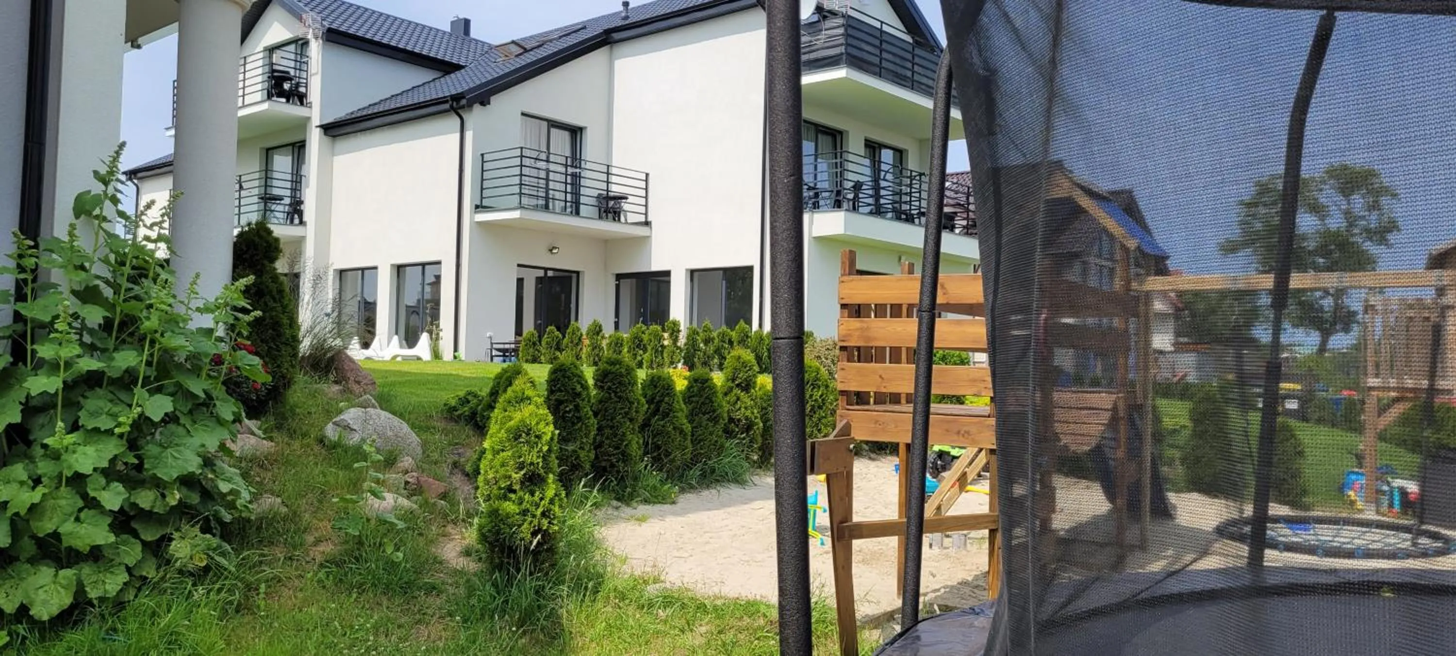 Property building in Willa Kardamon
