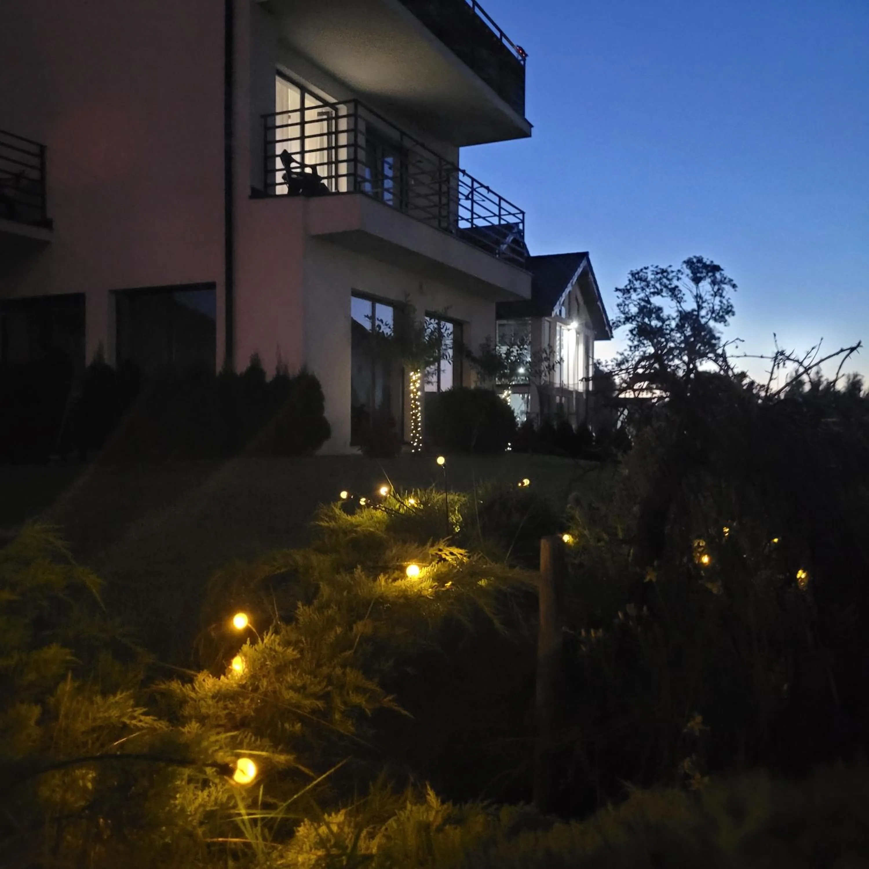 Property building in Willa Kardamon