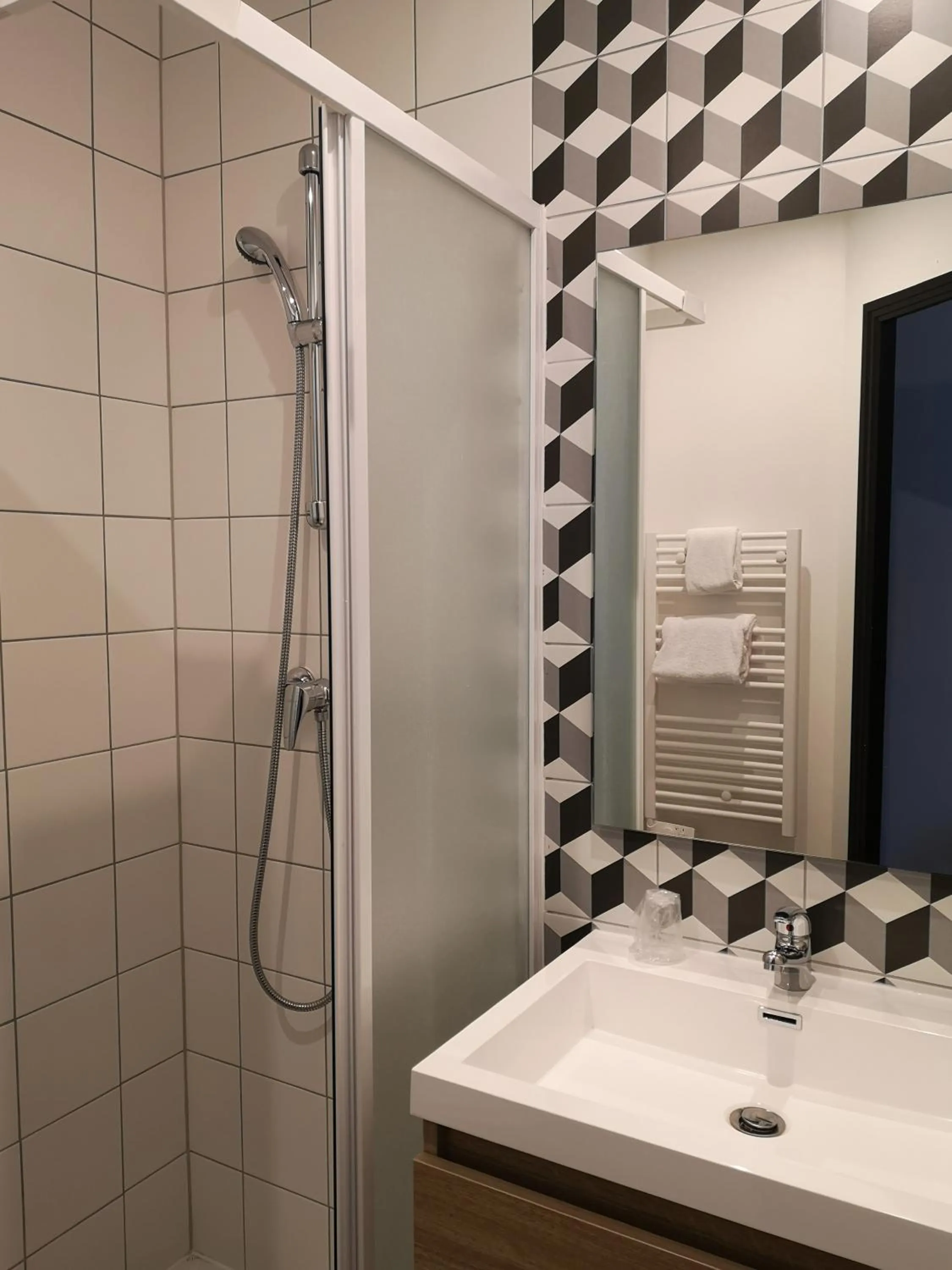 Shower in Résidence Little Sévigné