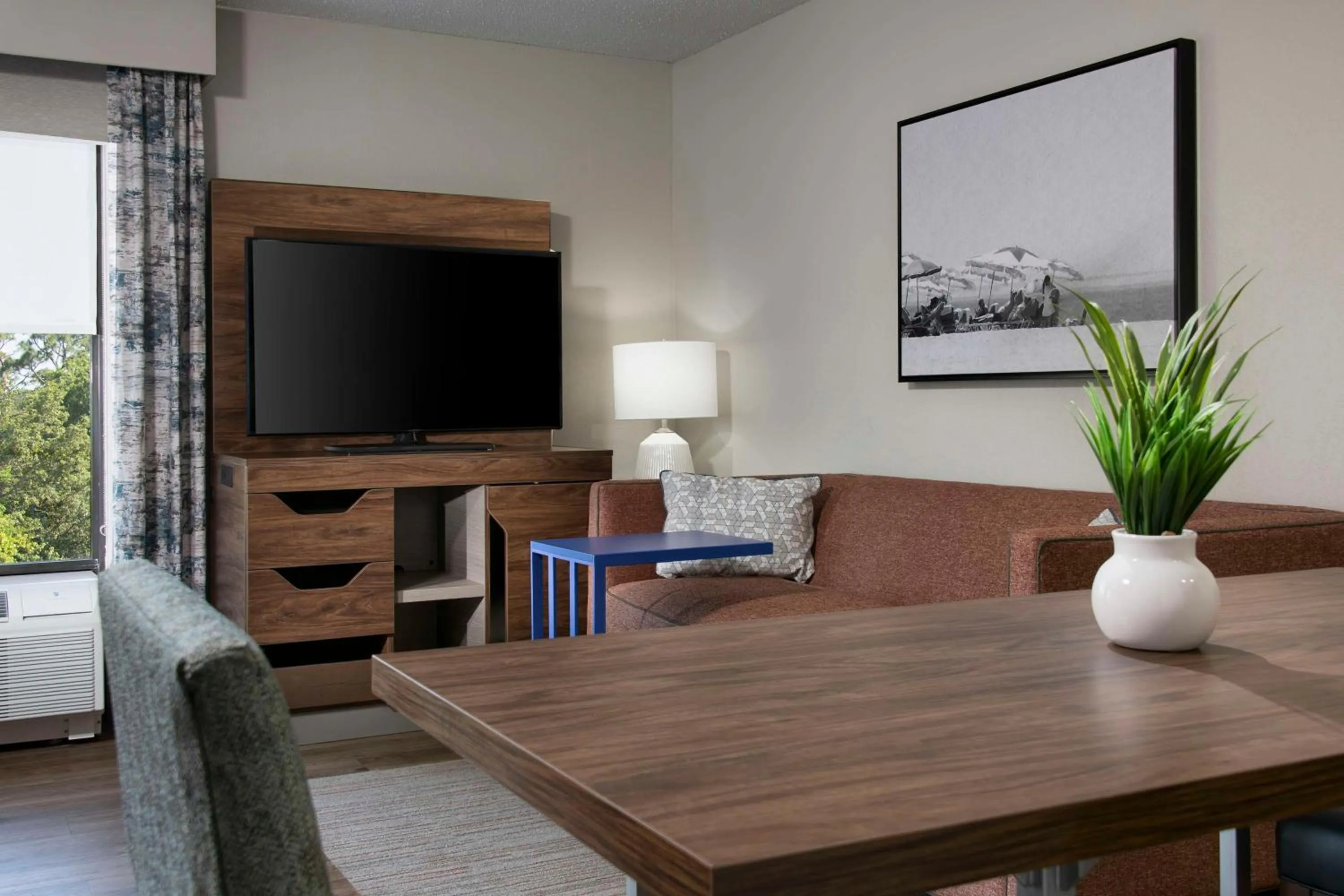 Living room in Hampton Inn Northwood