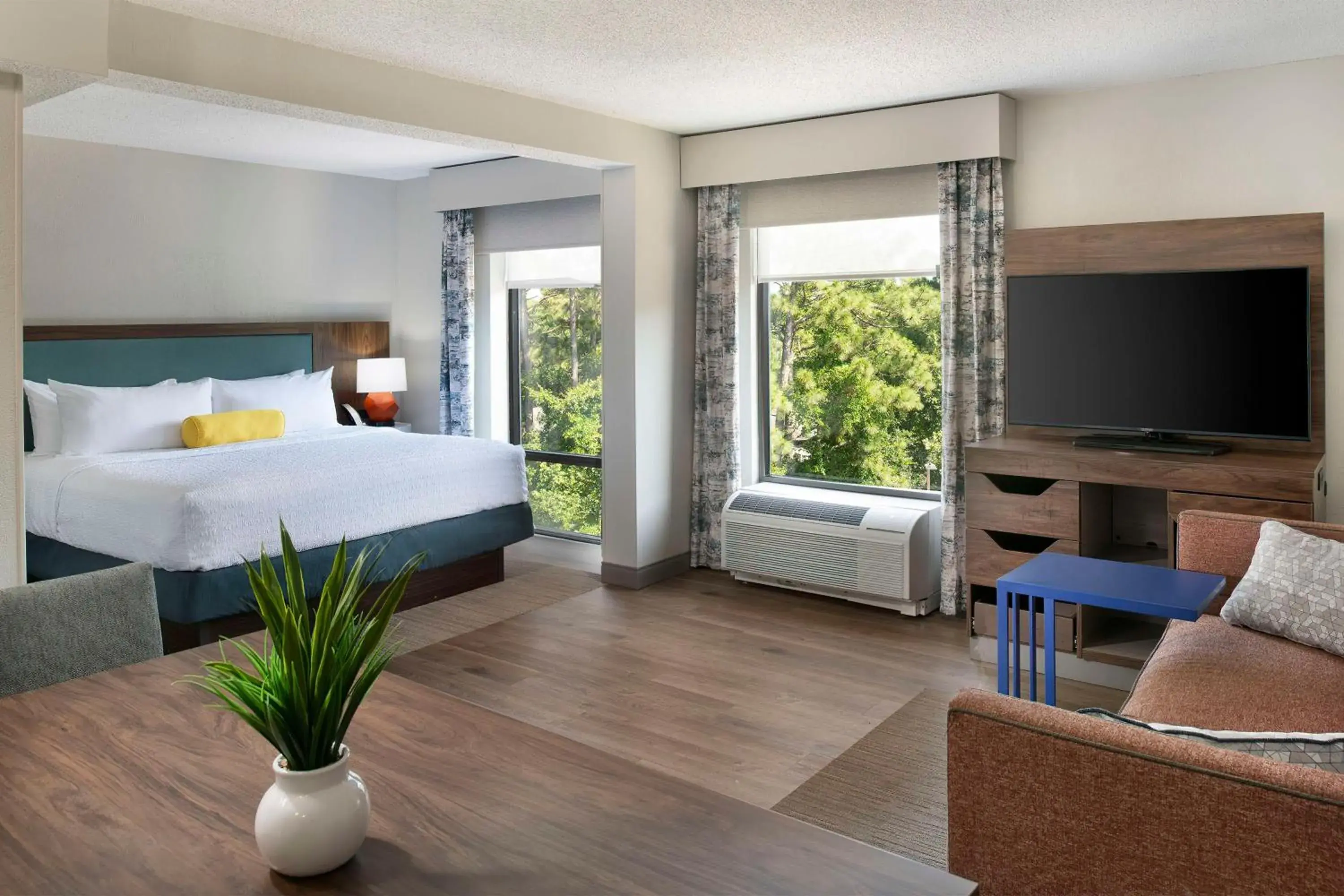 Living room, Bed in Hampton Inn Northwood Living room, Bed in Hampton Inn Northwood