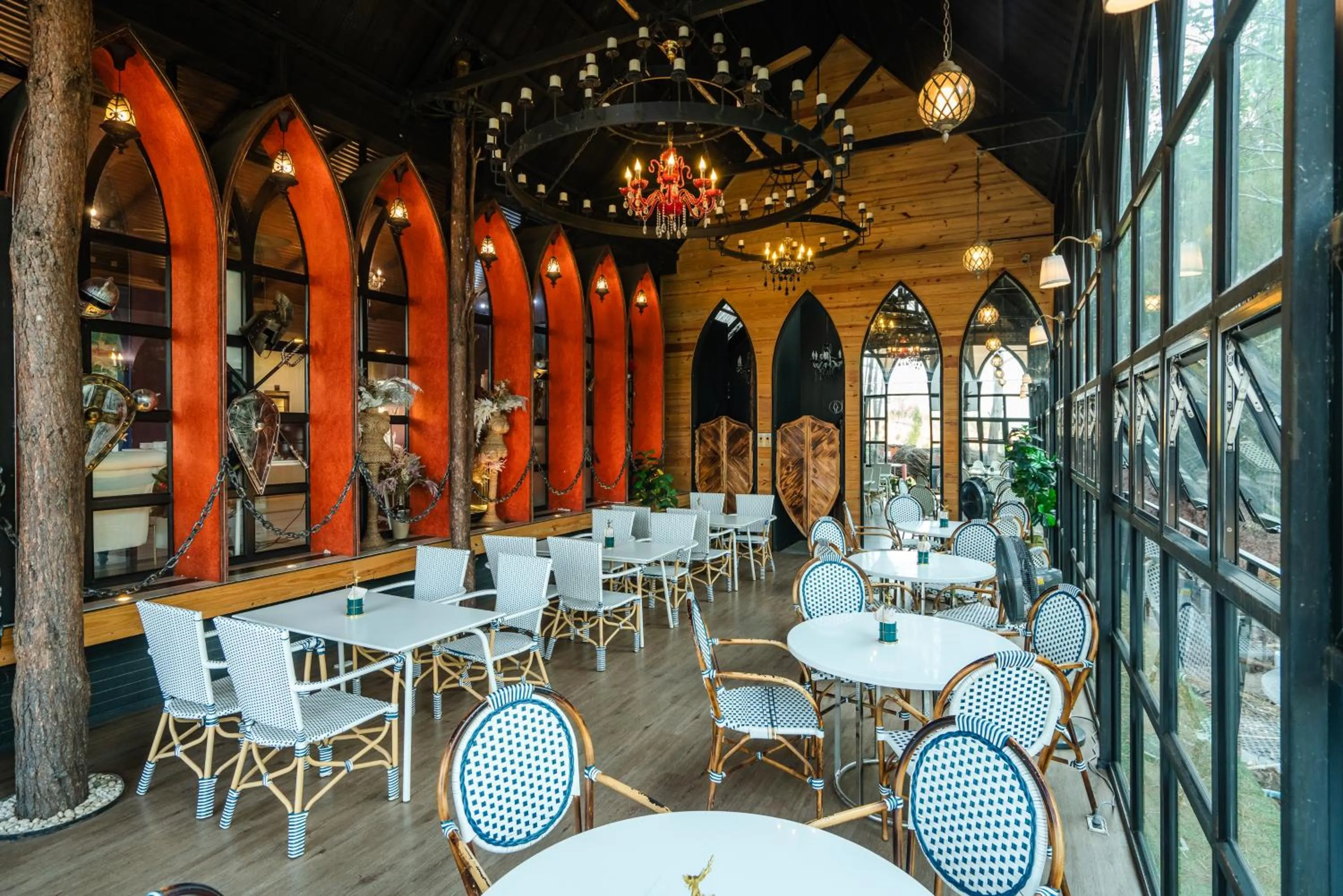 Restaurant/places to eat in Villa PaSon