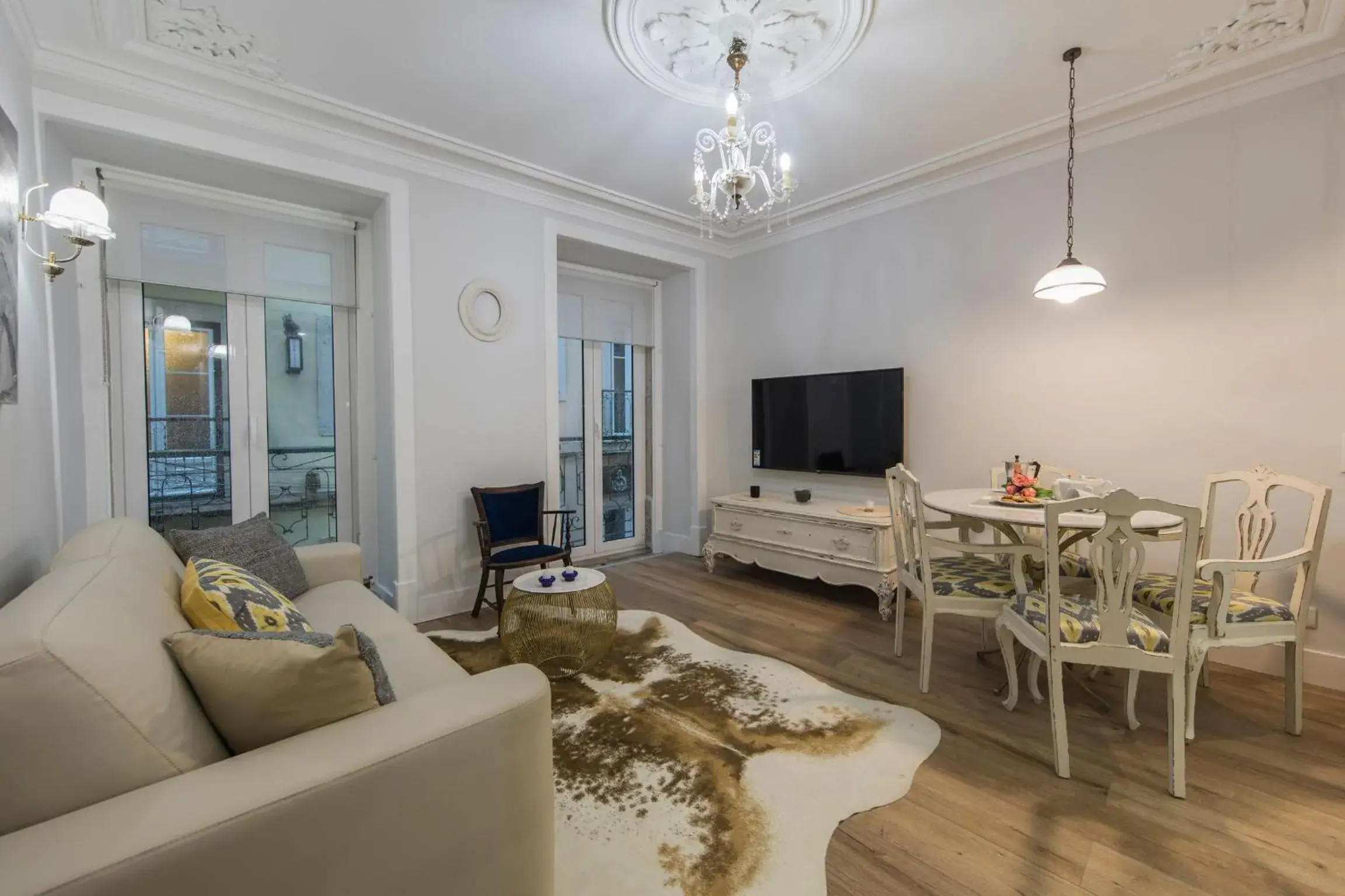 LovelyStay - Vintage Flat Near Santa Justa Elevator! LovelyStay - Vintage Flat Near Santa Justa Elevator!