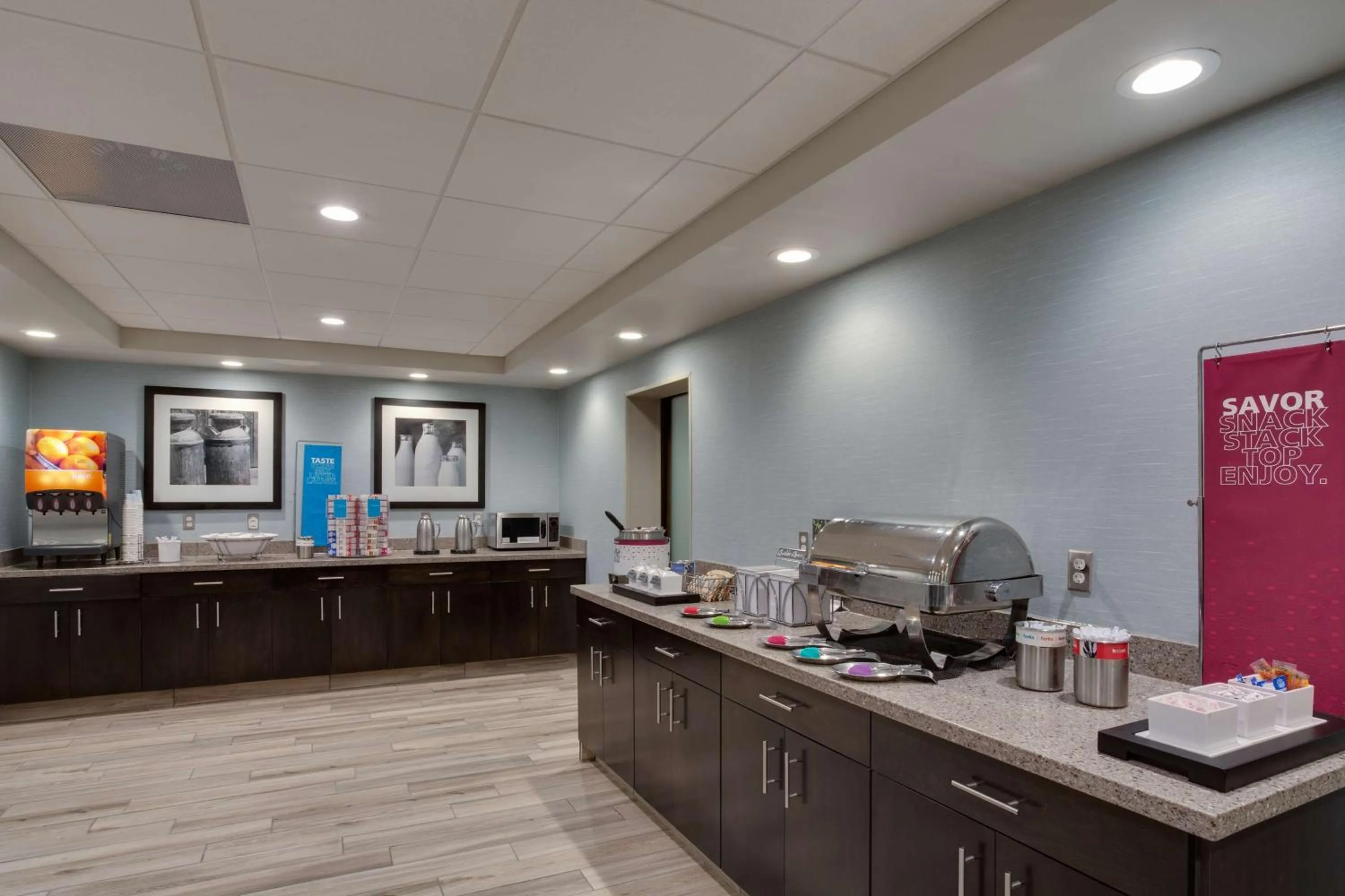 Dining area in Hampton Inn Harbourgate