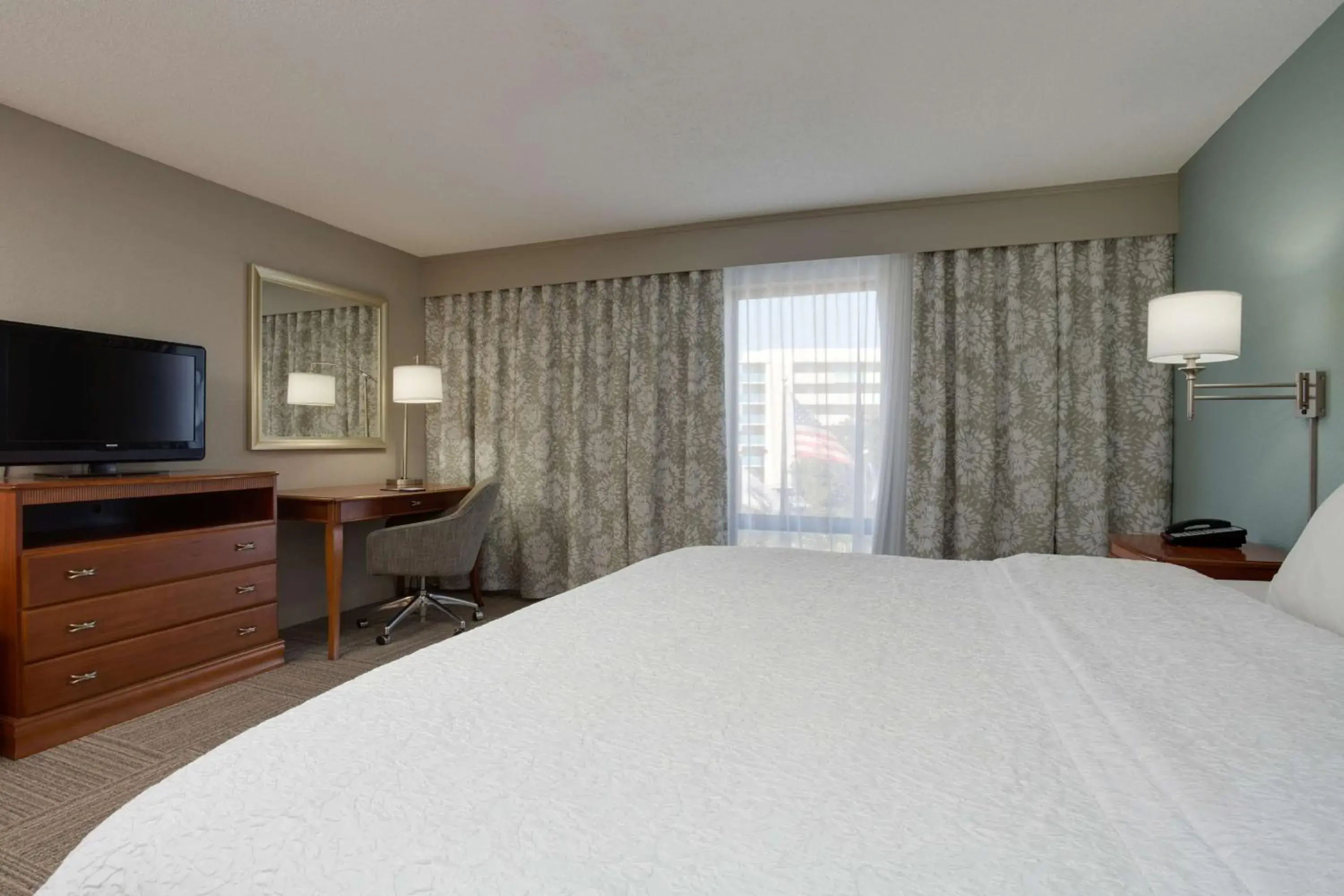 Bed in Hampton Inn Harbourgate Bed in Hampton Inn Harbourgate